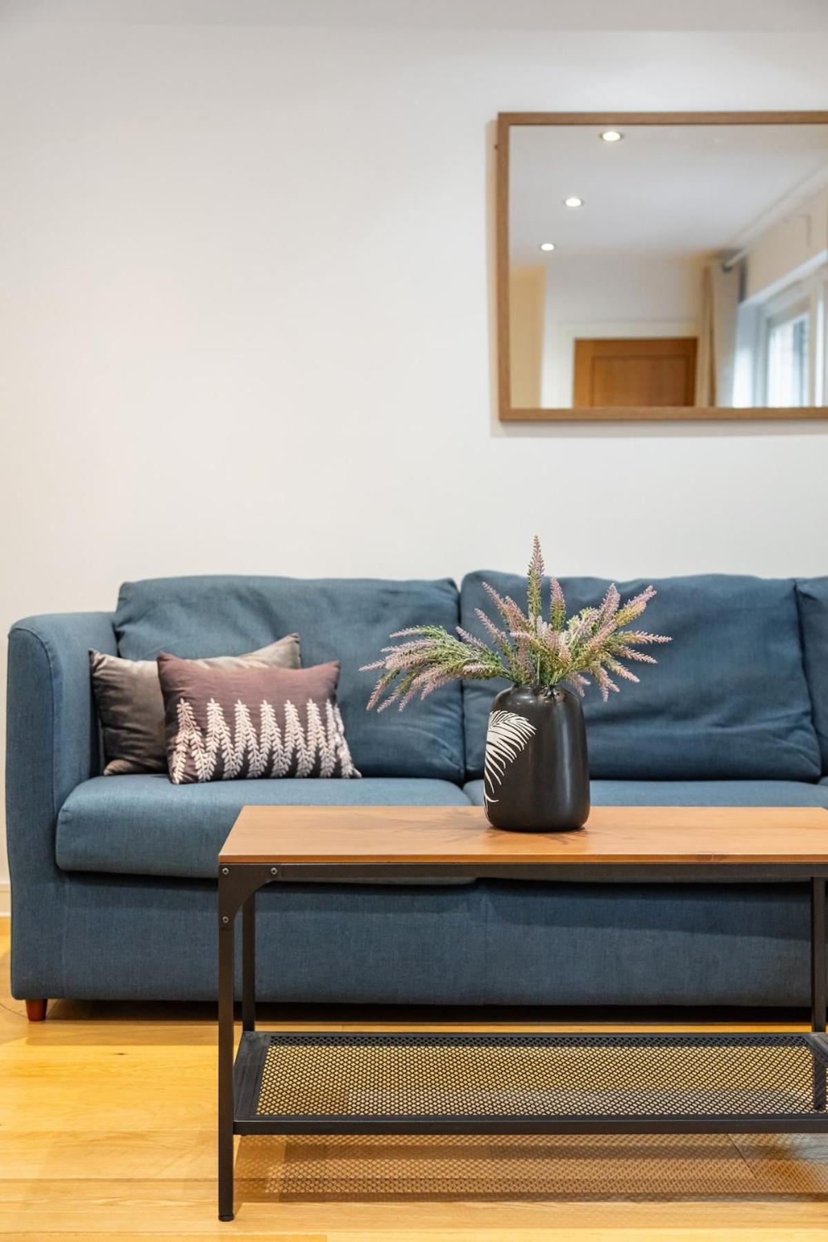 Eye ,split Level And Private Patio,sleeps 6 Apartment *
