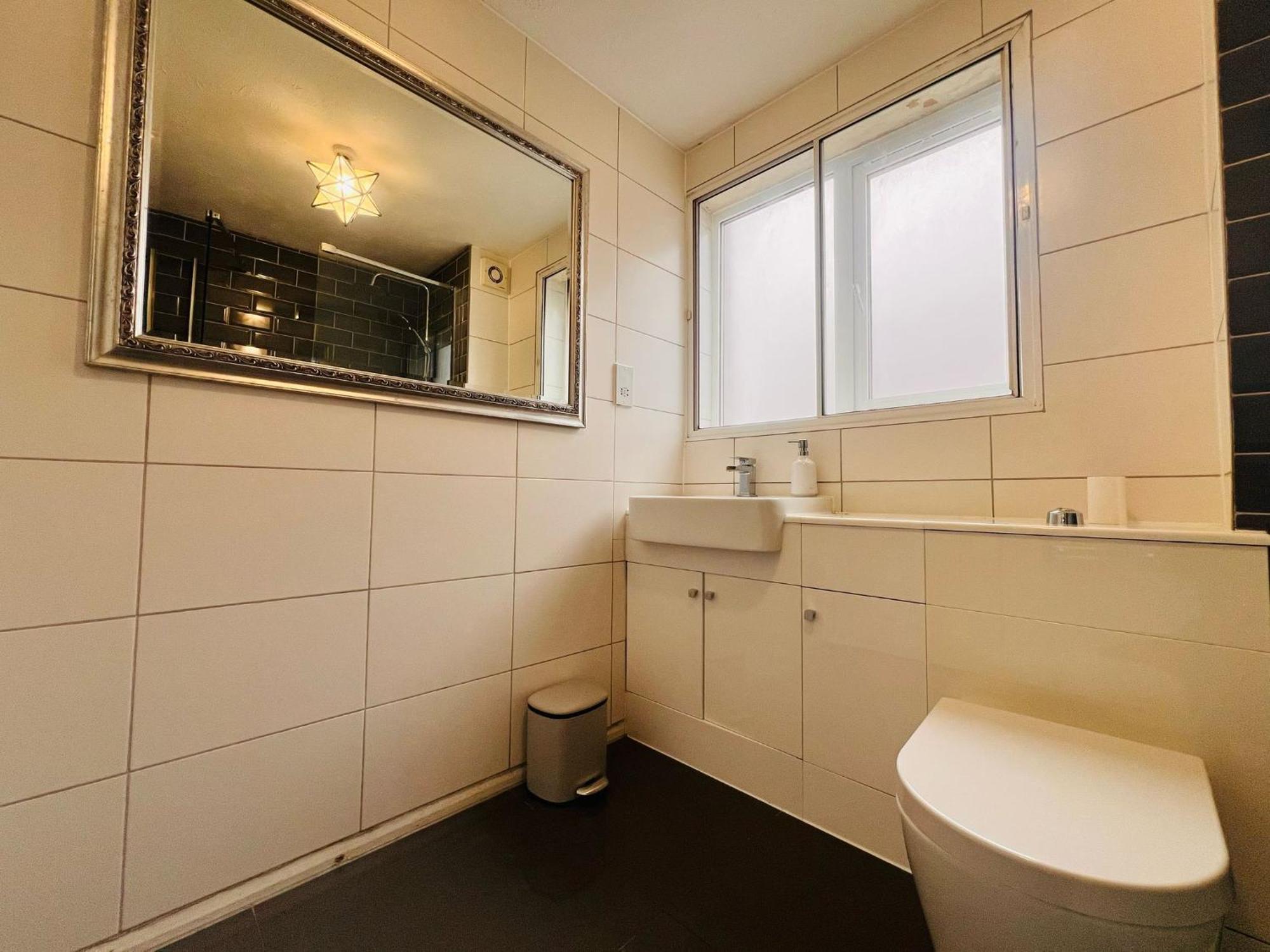 Apartment Charming 3-bedroom, Bow,