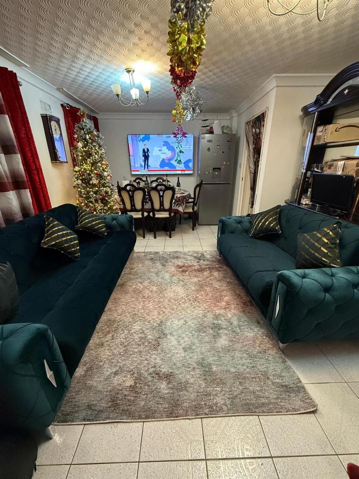 Bed and breakfast 4 Bedroom House Rented By The *
