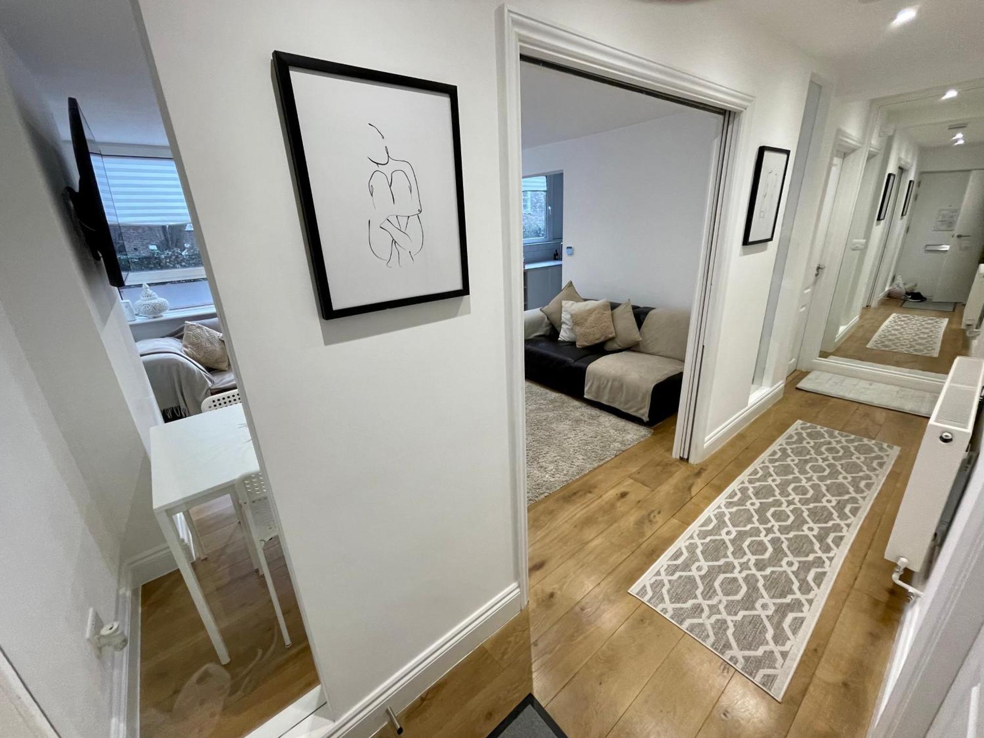 Newley Refurbished 2-bed Only Minutes From London's Attractions * London