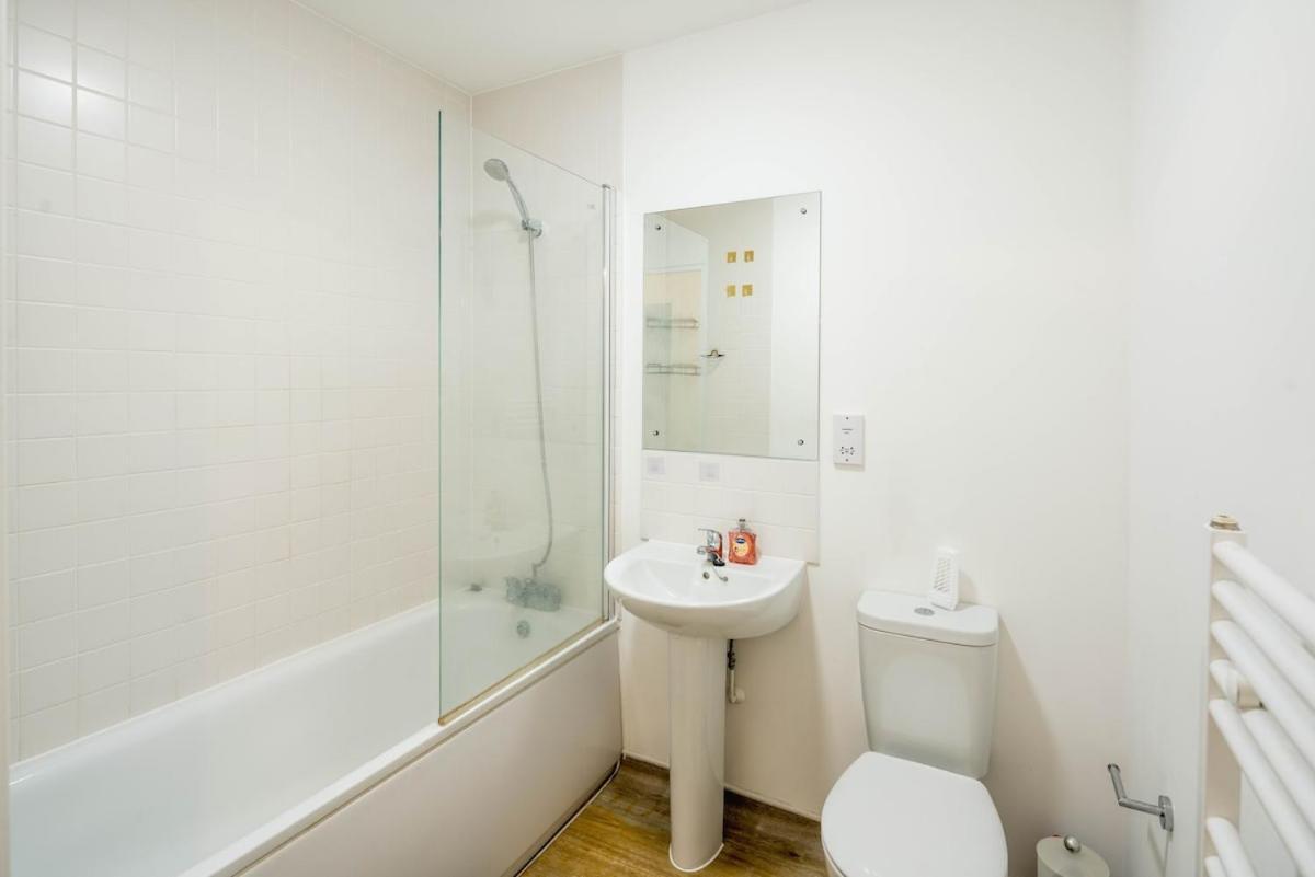 Spacious 1bedroom *