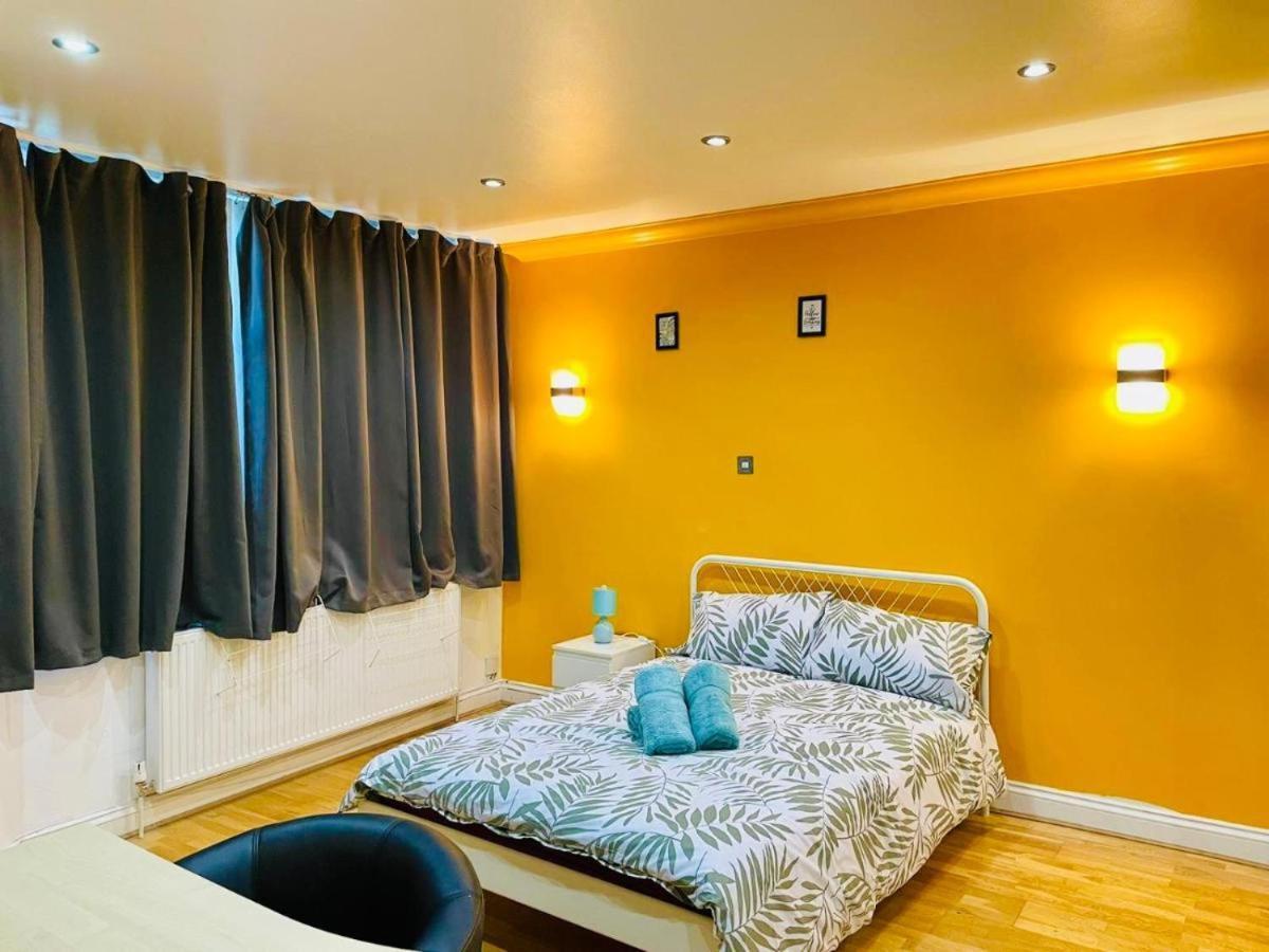 Holiday home Modern 5-bed With Garden & Spectacular Views London