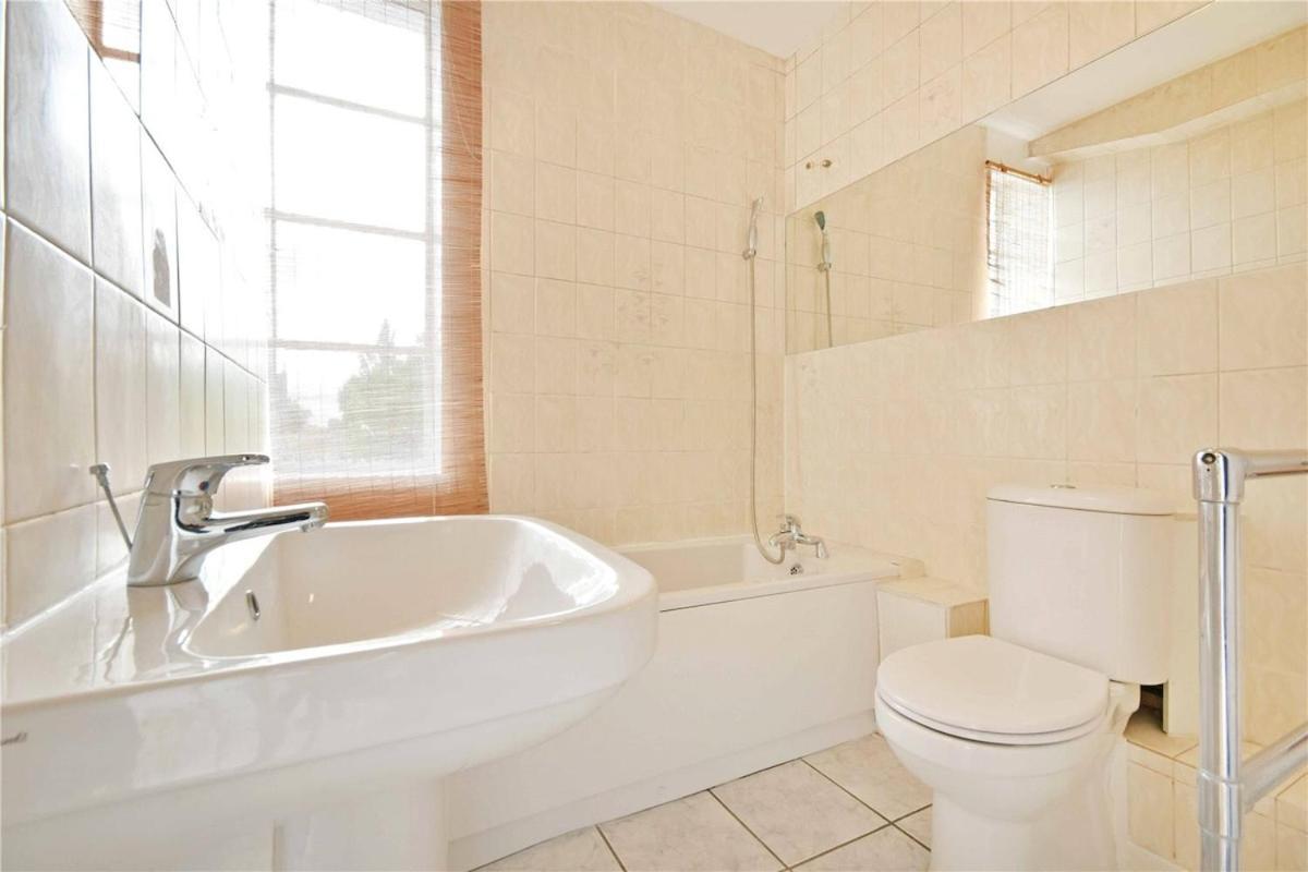 Elegant 1-Bed Flat, Sleeps 5, London Nw6 - 5 Mins To Jubilee, Bakerloo & Overground Lines London