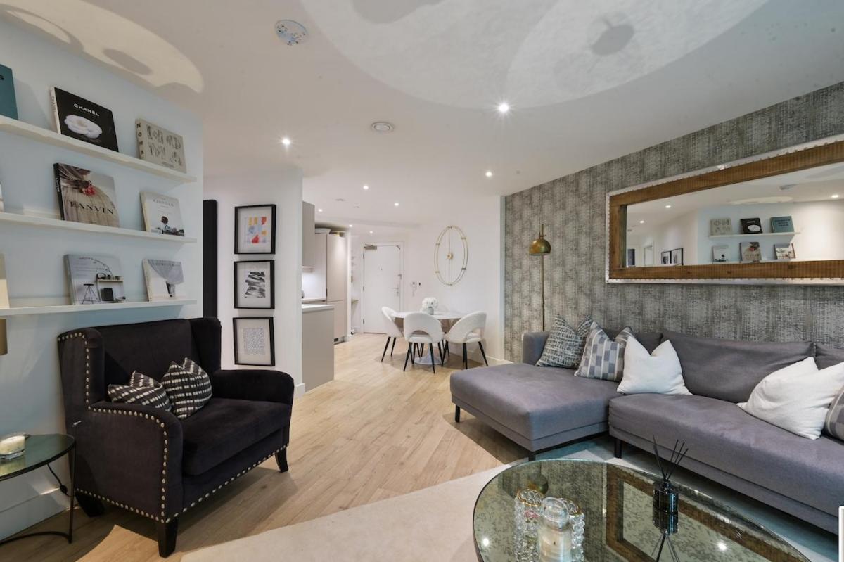 Luxury Boutique Designer Apartment- Tube Access- Zone 1 Apartment London