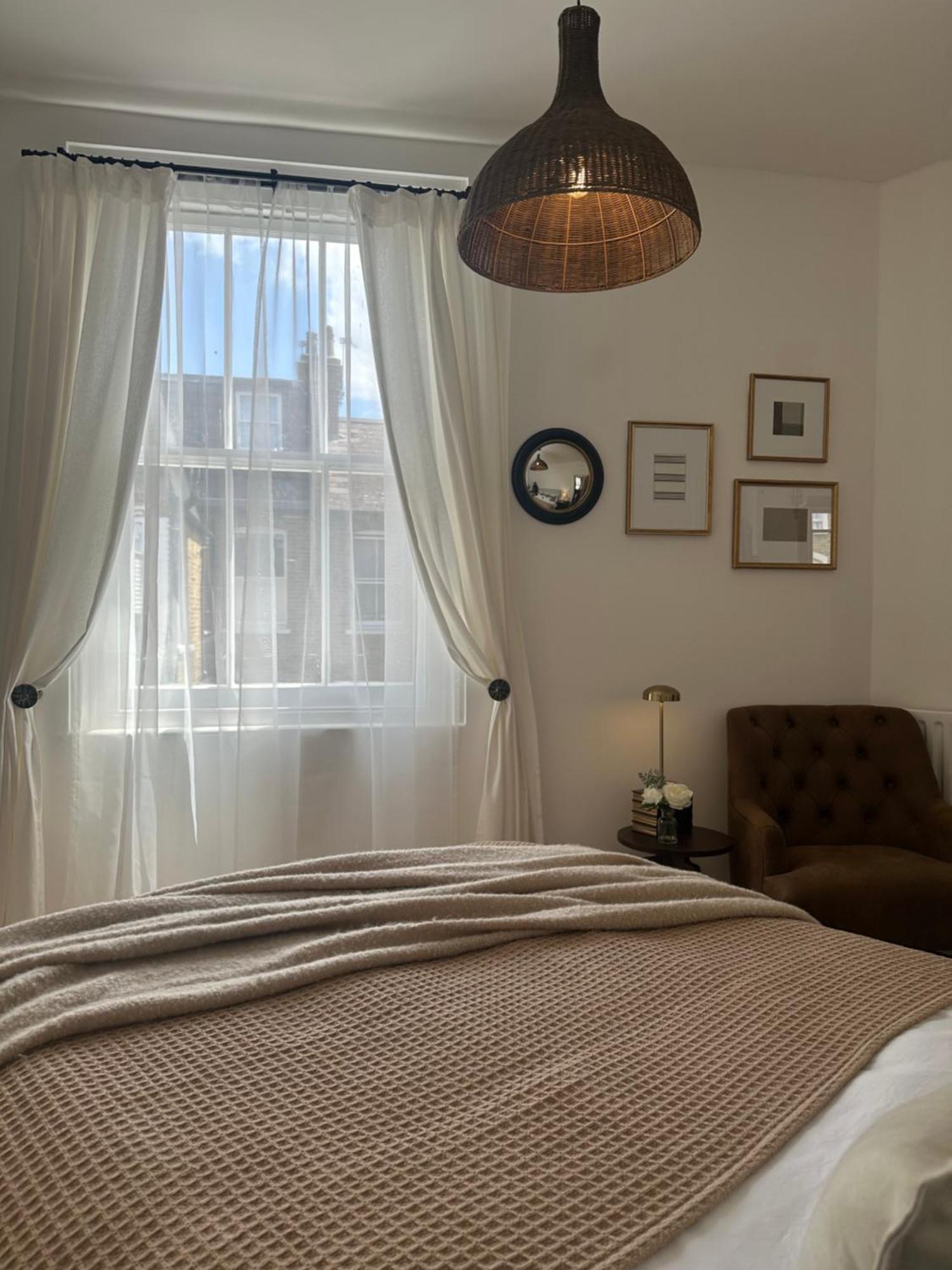 Entire Flat In The Diamond Of Battersea Apartment