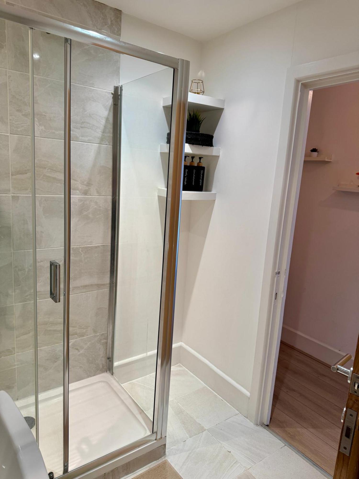 Stunning 1 Bedroom In Wapping - Sleeps 4 And Free Parking! Apartment London