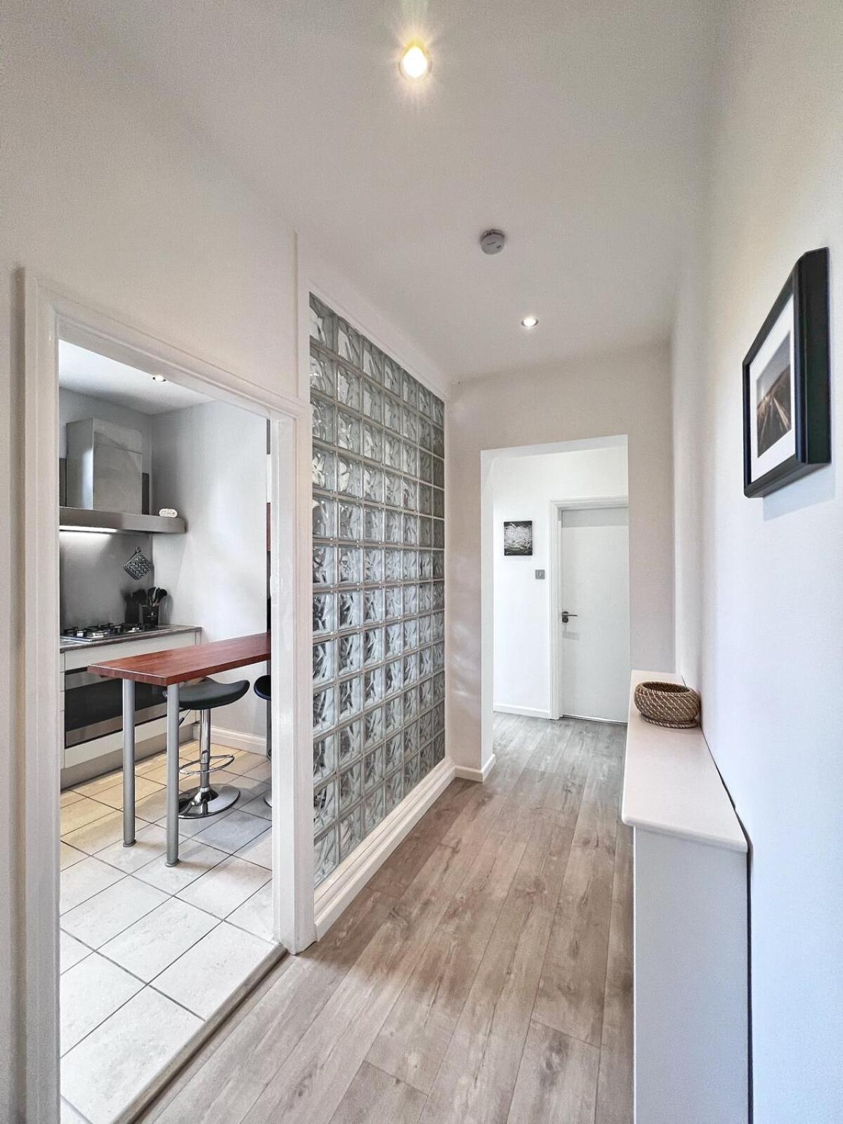 Exquisite 2beds, 2baths In Charming Camden Area - Belsize Park Apartment London