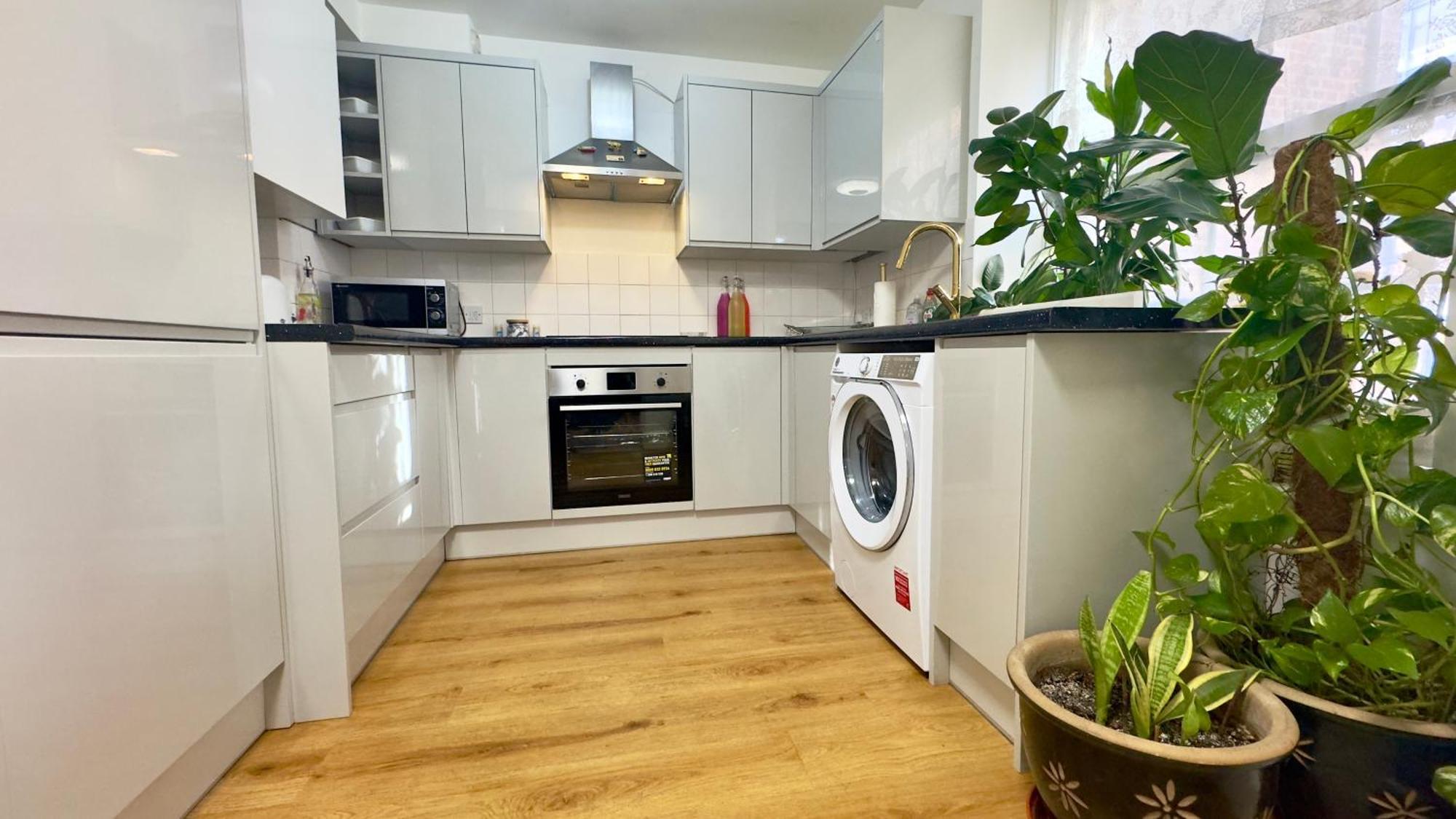 Cute 1 Bedroom Edgware Road Apartment