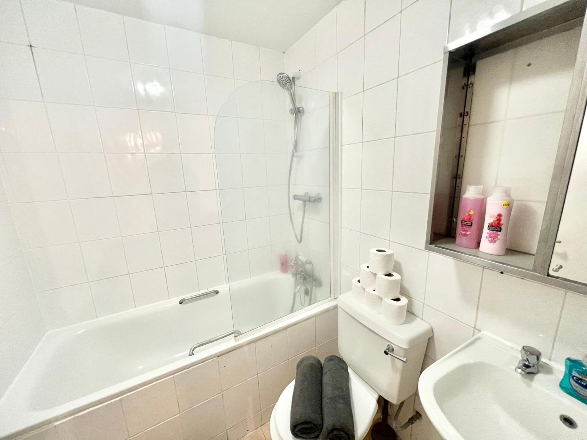 Guest house Convenient In *