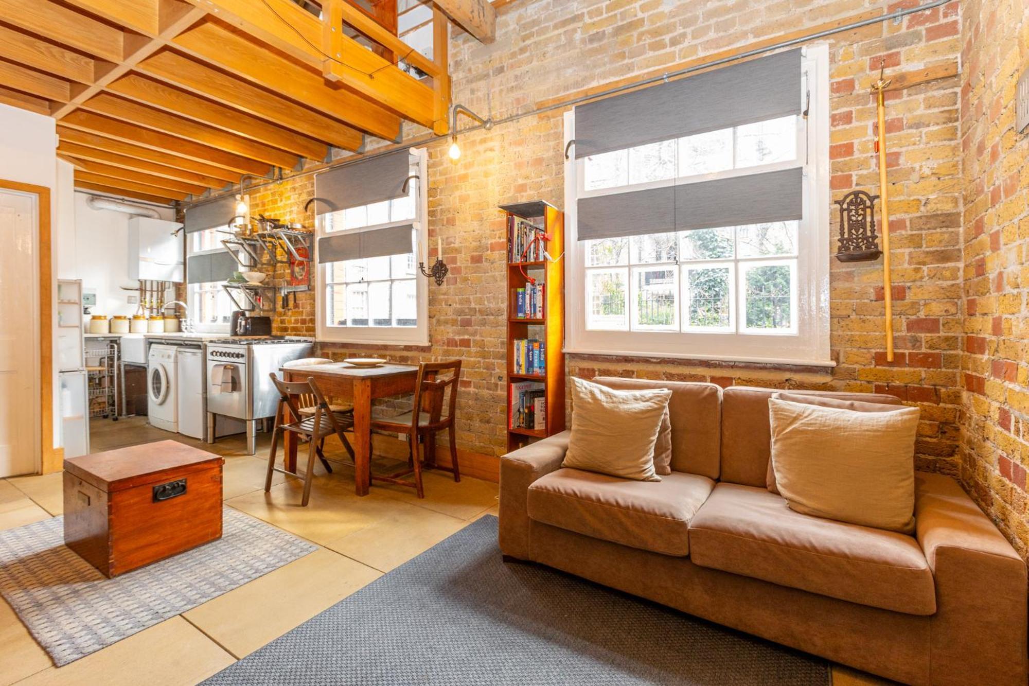 Historic Detached House With Private Courtyard Apartamento Londres