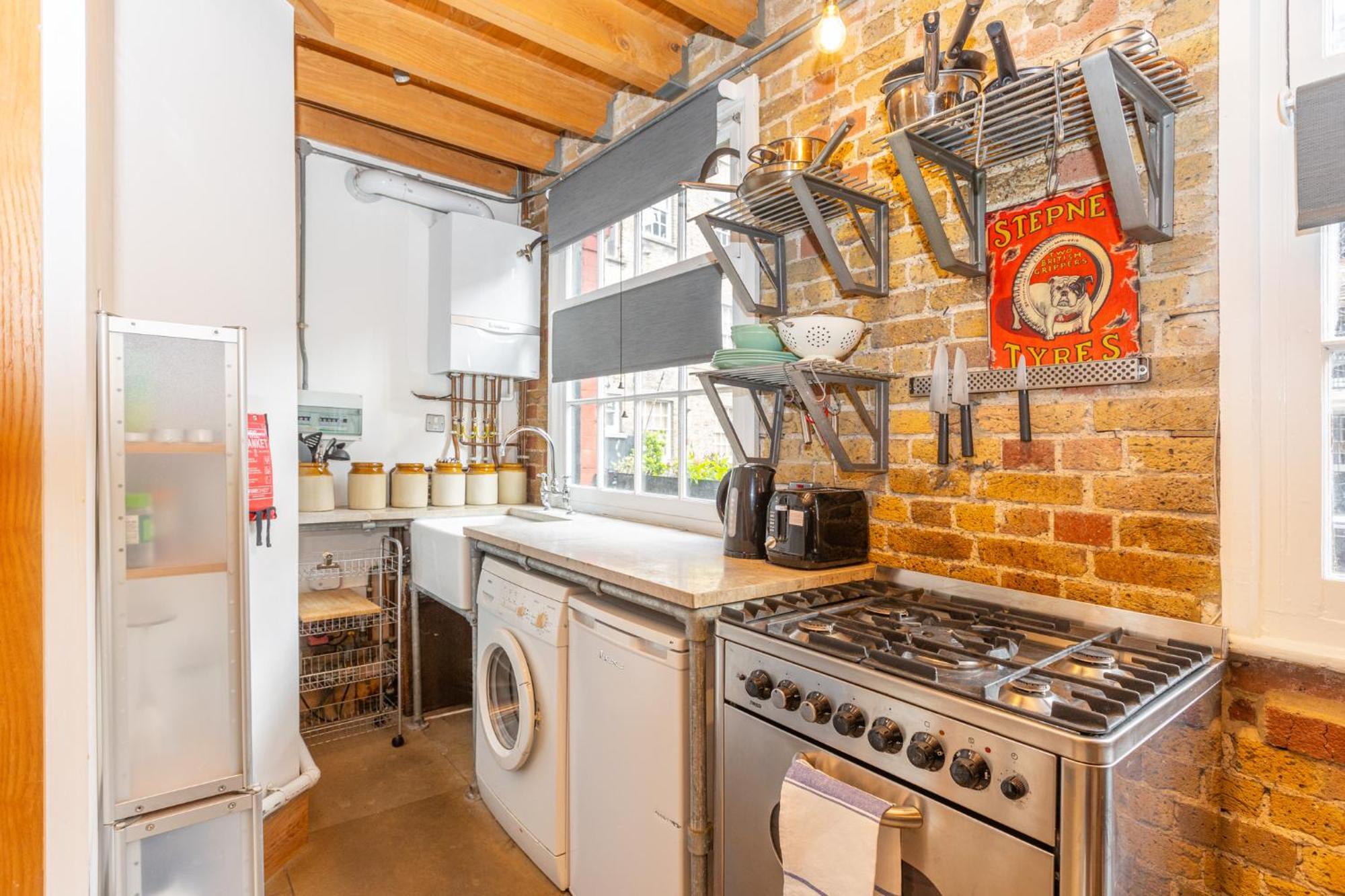 Historic Detached House With Private Courtyard * Londres