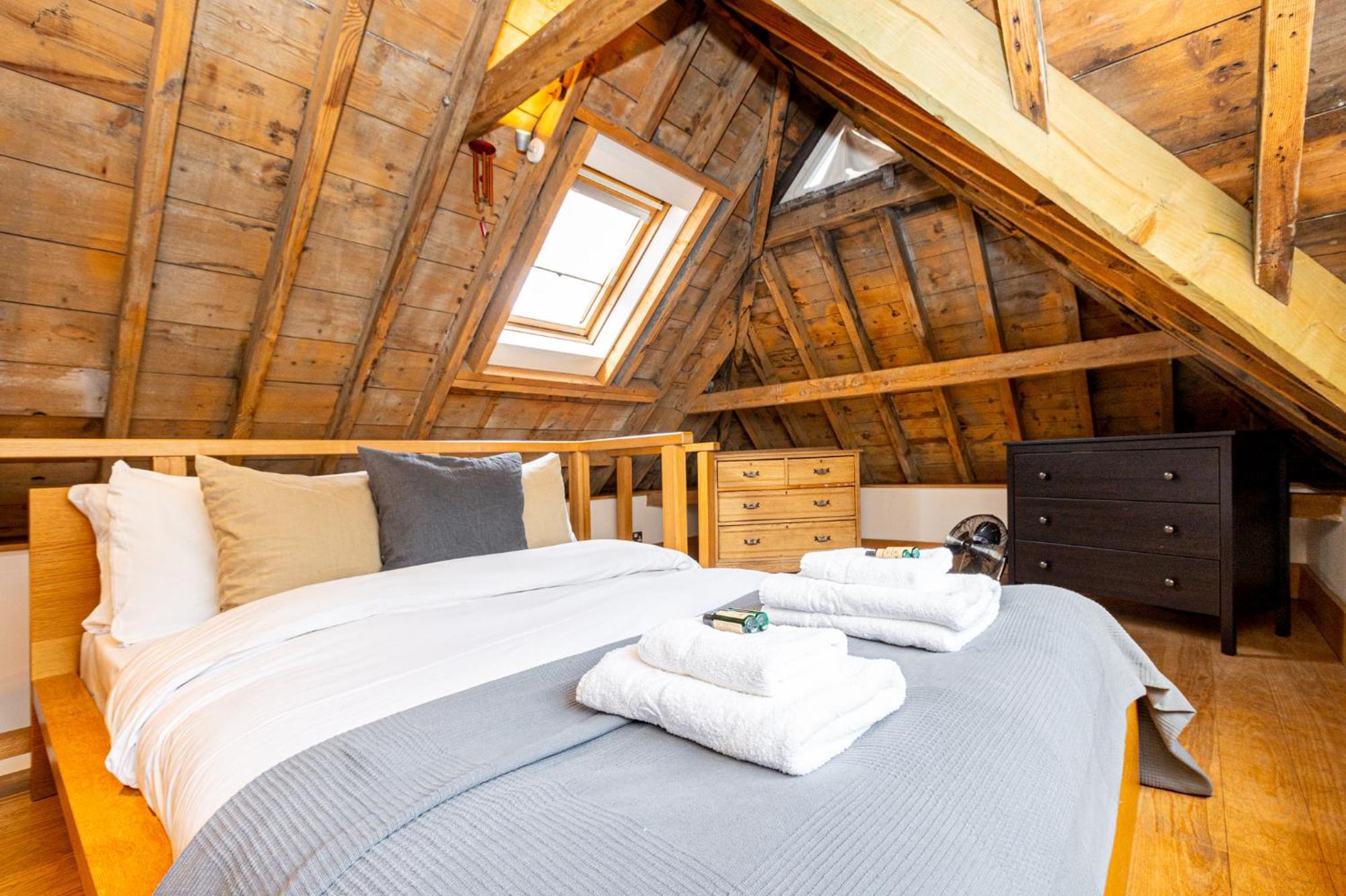 Historic Detached House With Private Courtyard Apartamento