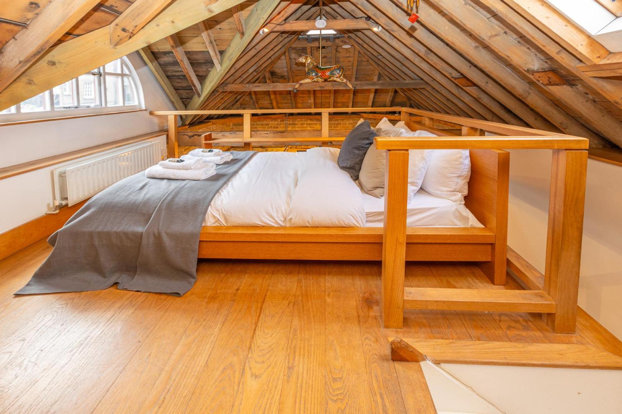 Historic Detached House With Private Courtyard Londres