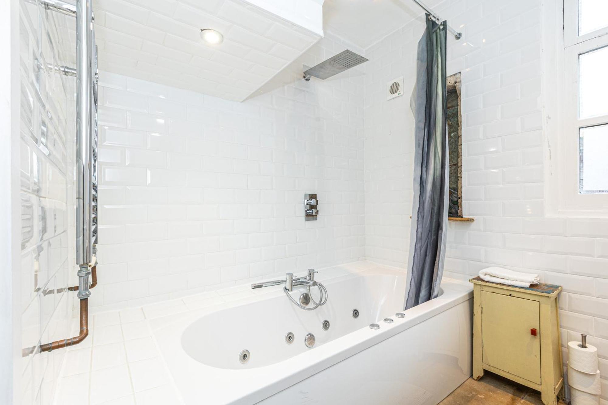 Historic Detached House With Private Courtyard Londres
