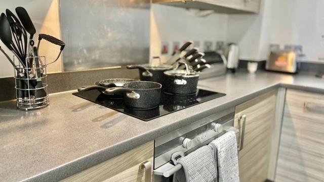 Spacious And Comfortable Long-term Near O2 Arena, Westfield, Stadium, Ideal For Business Or Leisure Apartment London