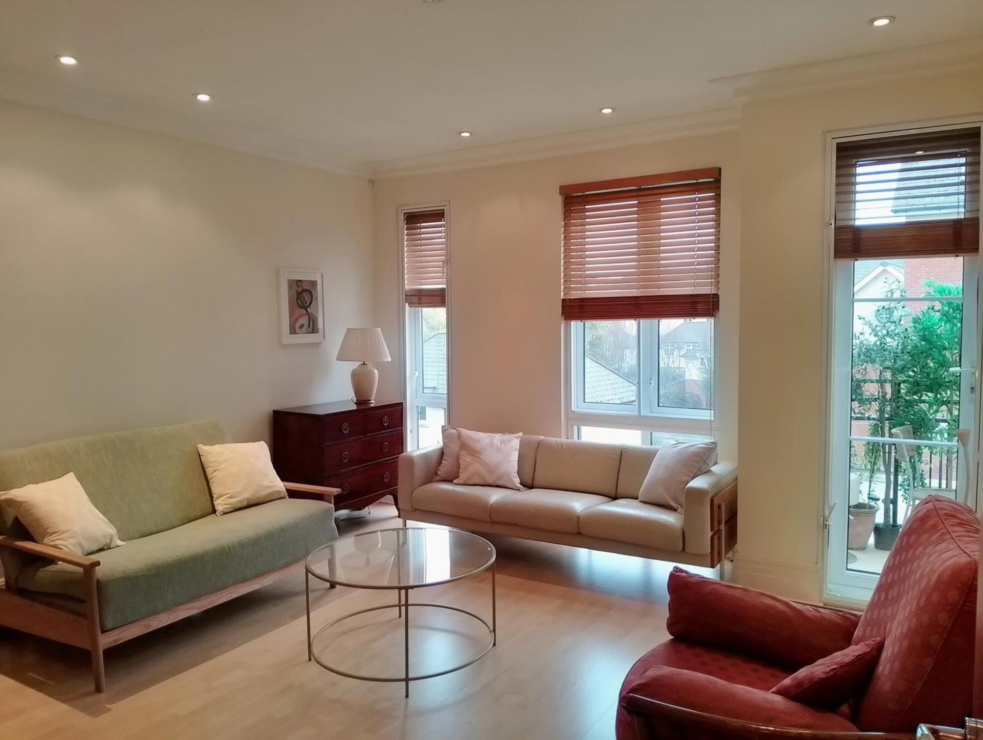 Beautiful With Underground Parking, Balcony In Kew, Richmond * London