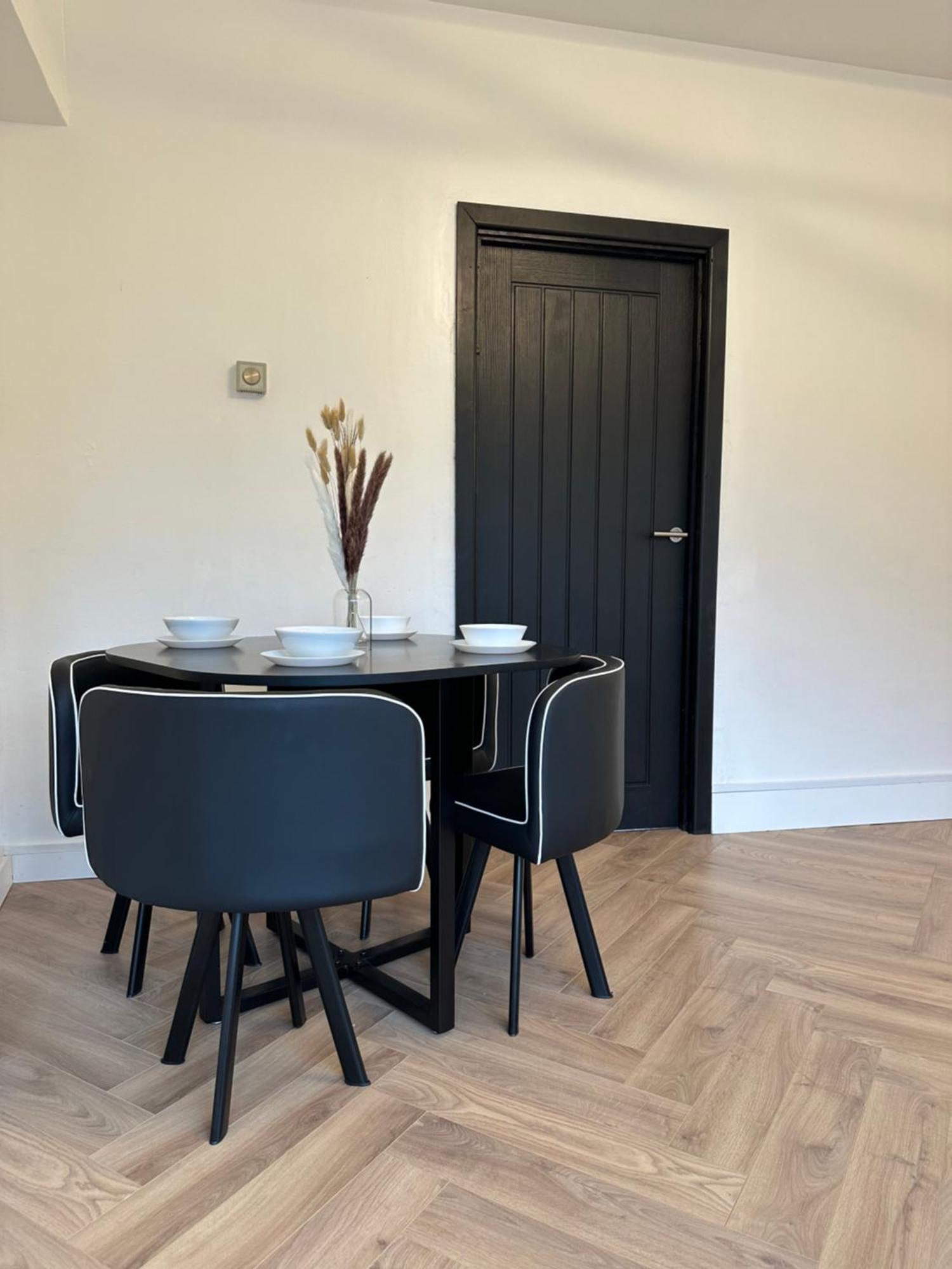 2 Bedroom Flat By Bridge & The Shard Londres