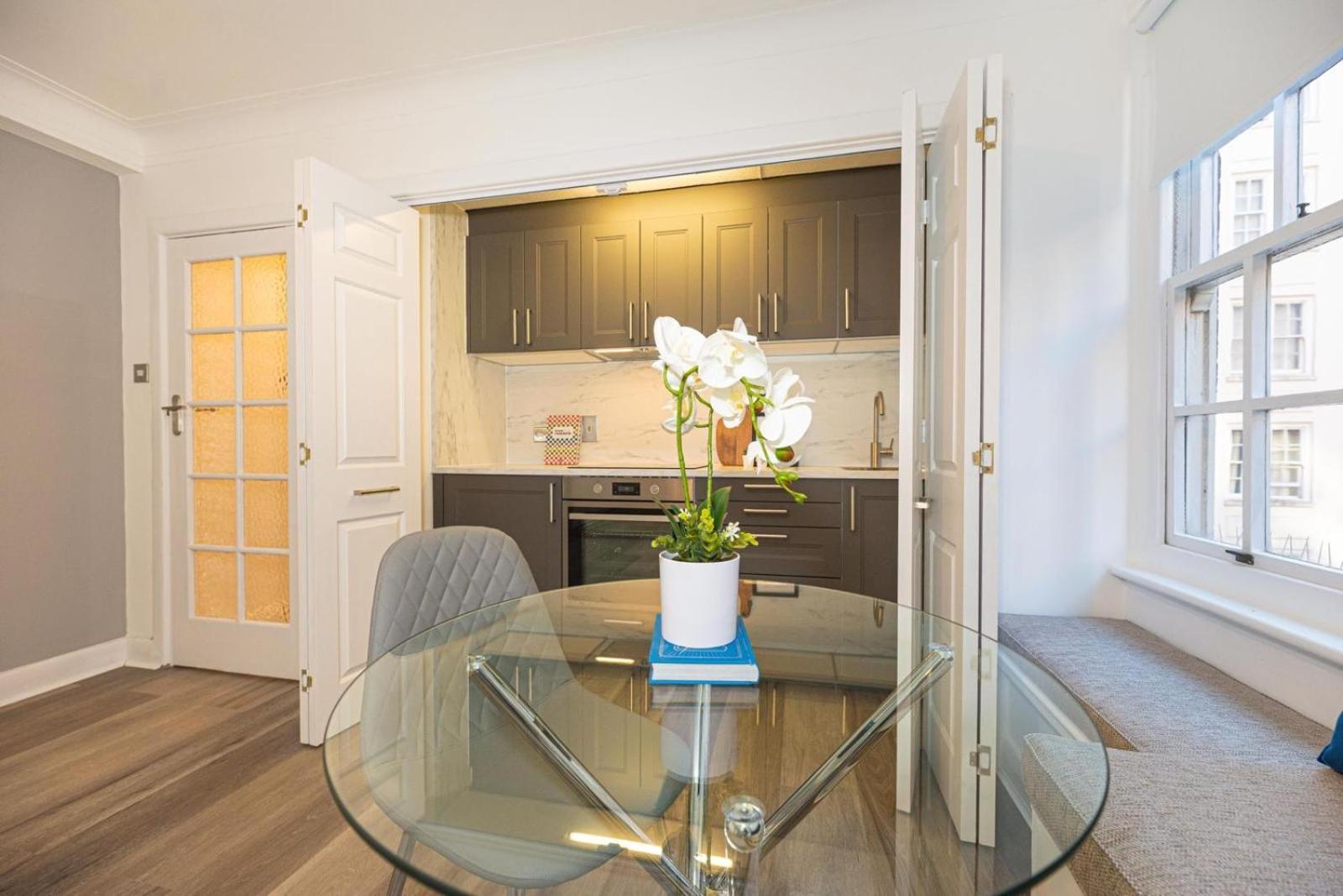Sg, Boutique Mayfair London