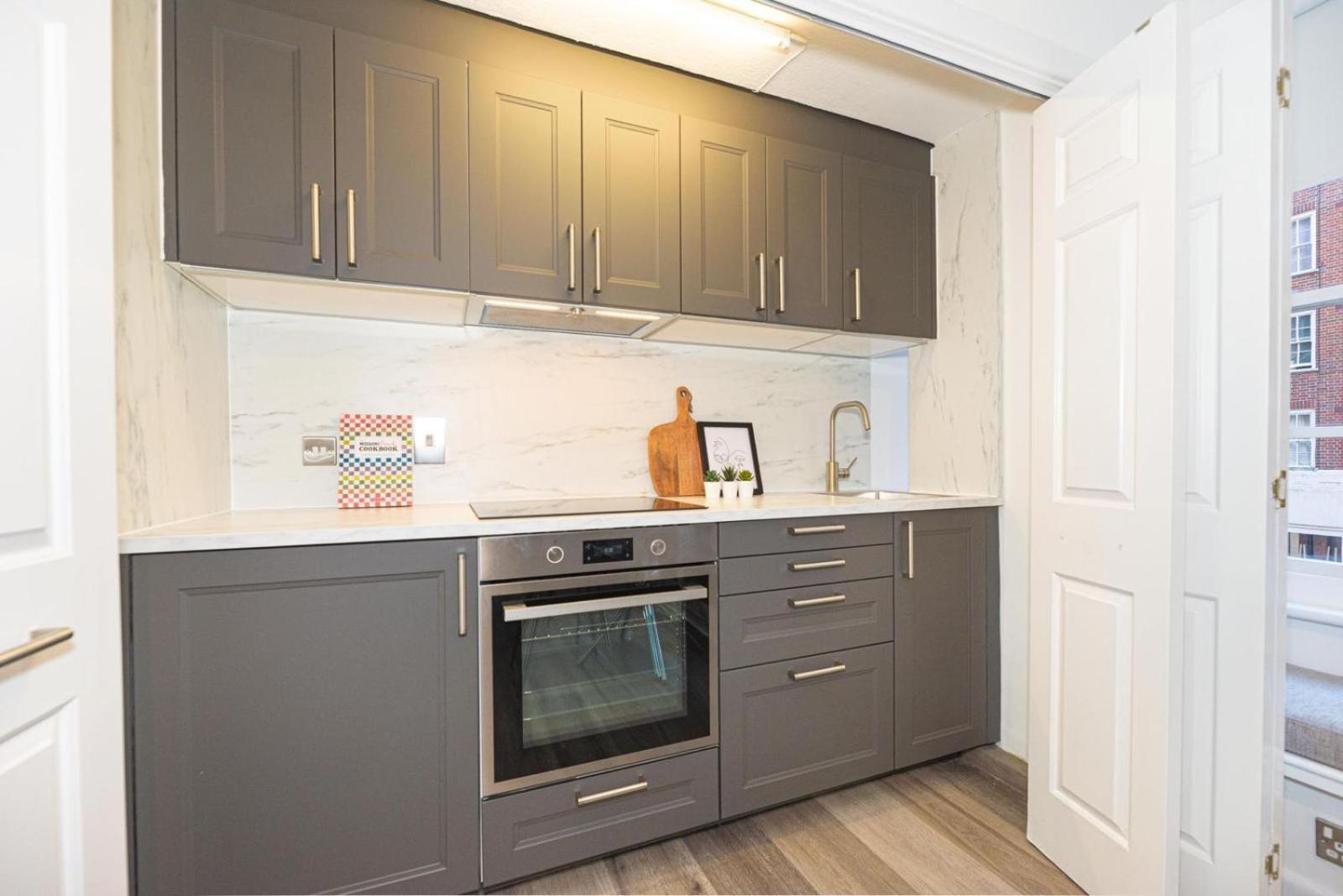 Sg, Boutique Mayfair Apartment
