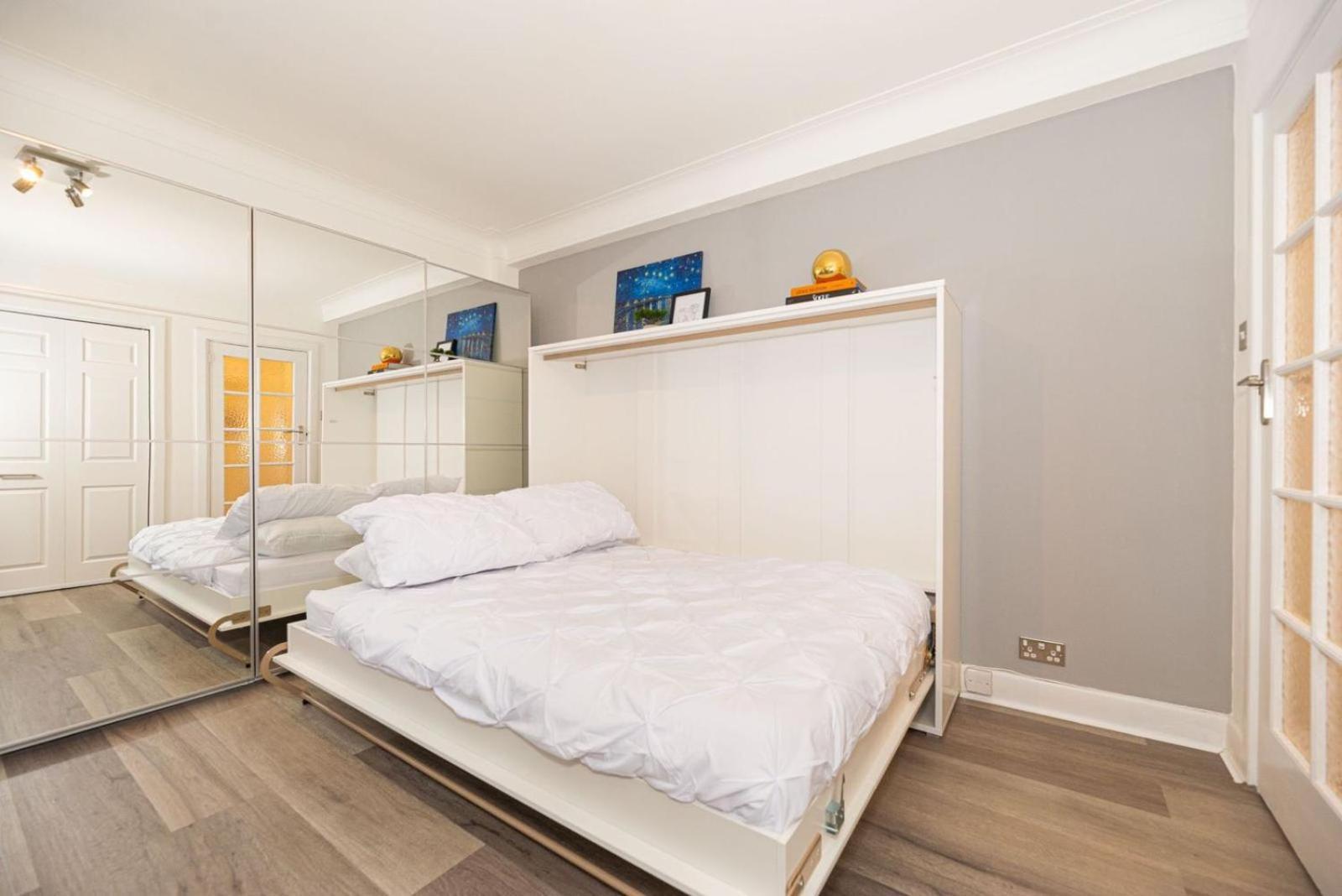 Sg, Boutique Mayfair Apartment