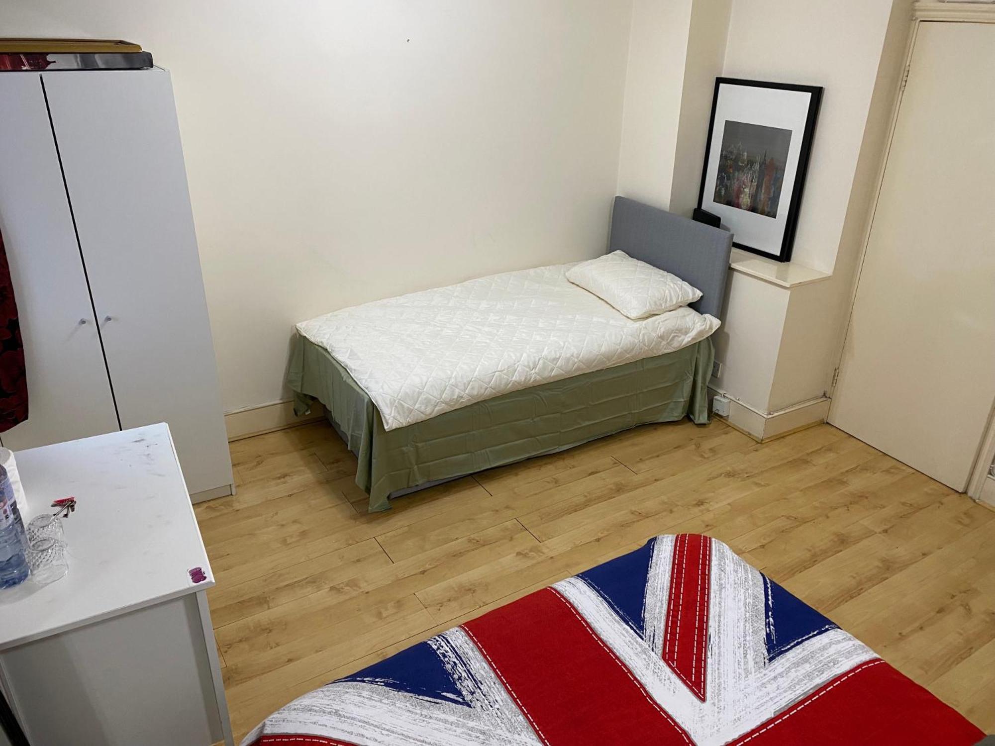 Privet Near Cambridge Heath Station * London