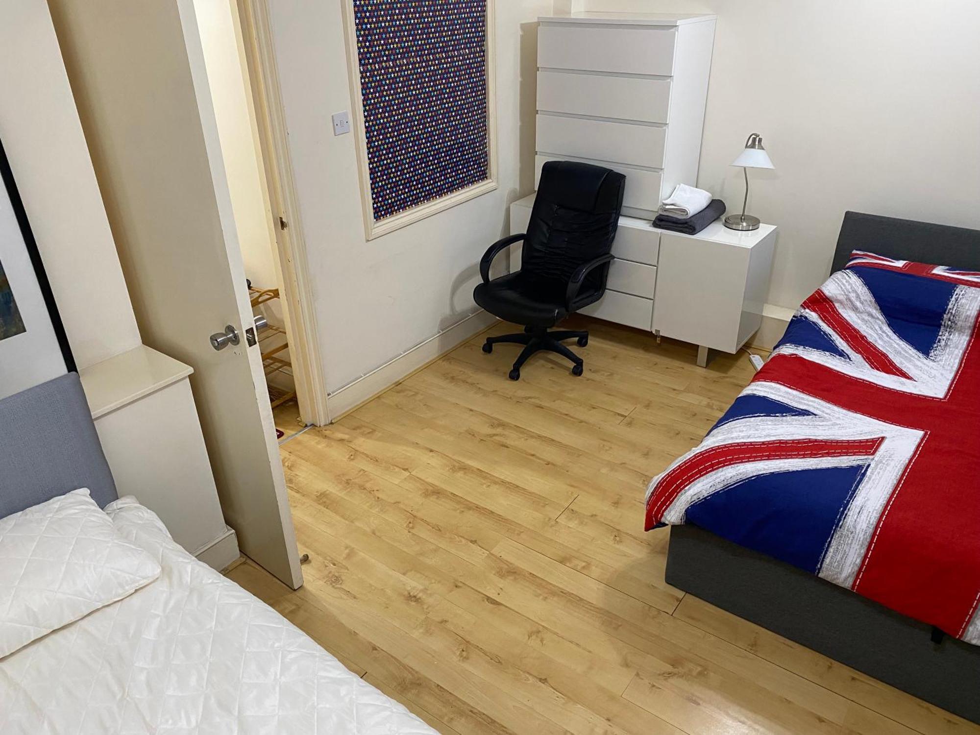 Privet Near Cambridge Heath Station Homestay *
