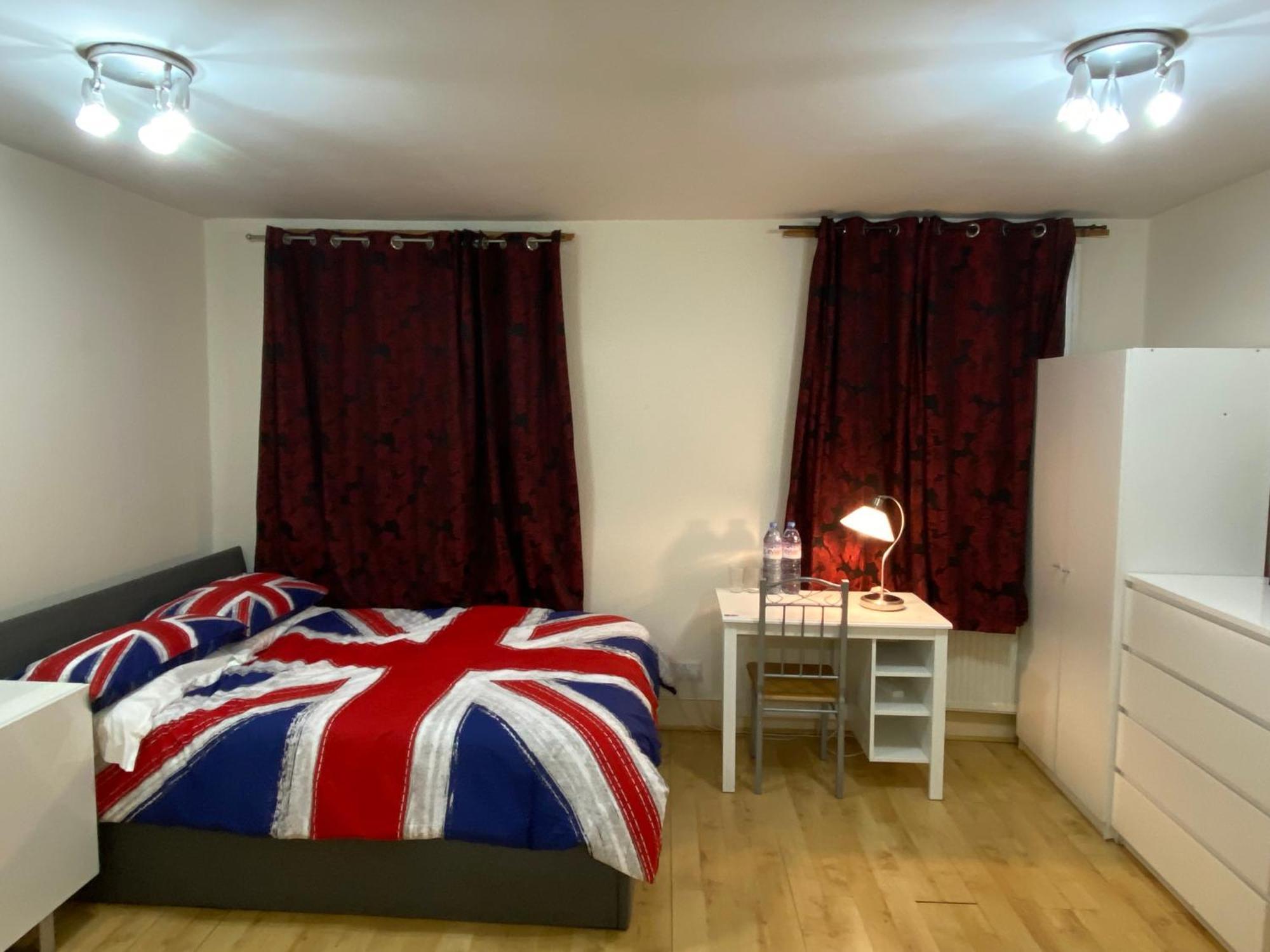 Privet Near Cambridge Heath Station Homestay *