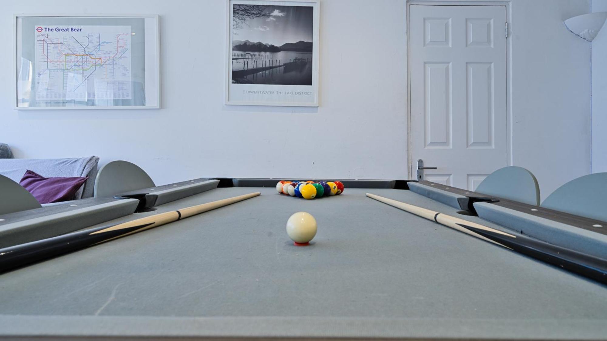 Pool Table Stylish 3 Bedroom House Long Term