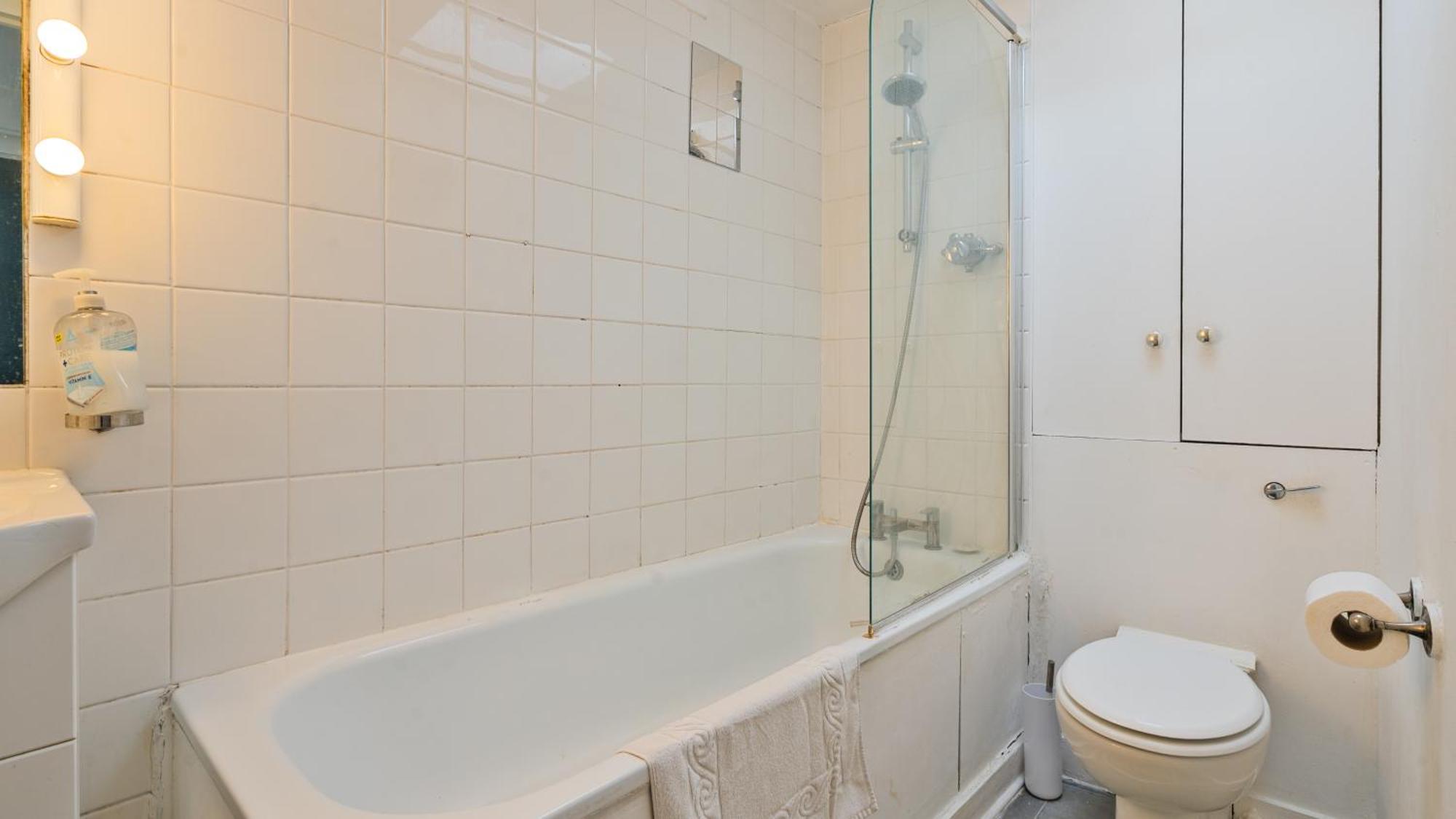 Holiday home Pool Table Stylish 3 Bedroom House Long Term London
