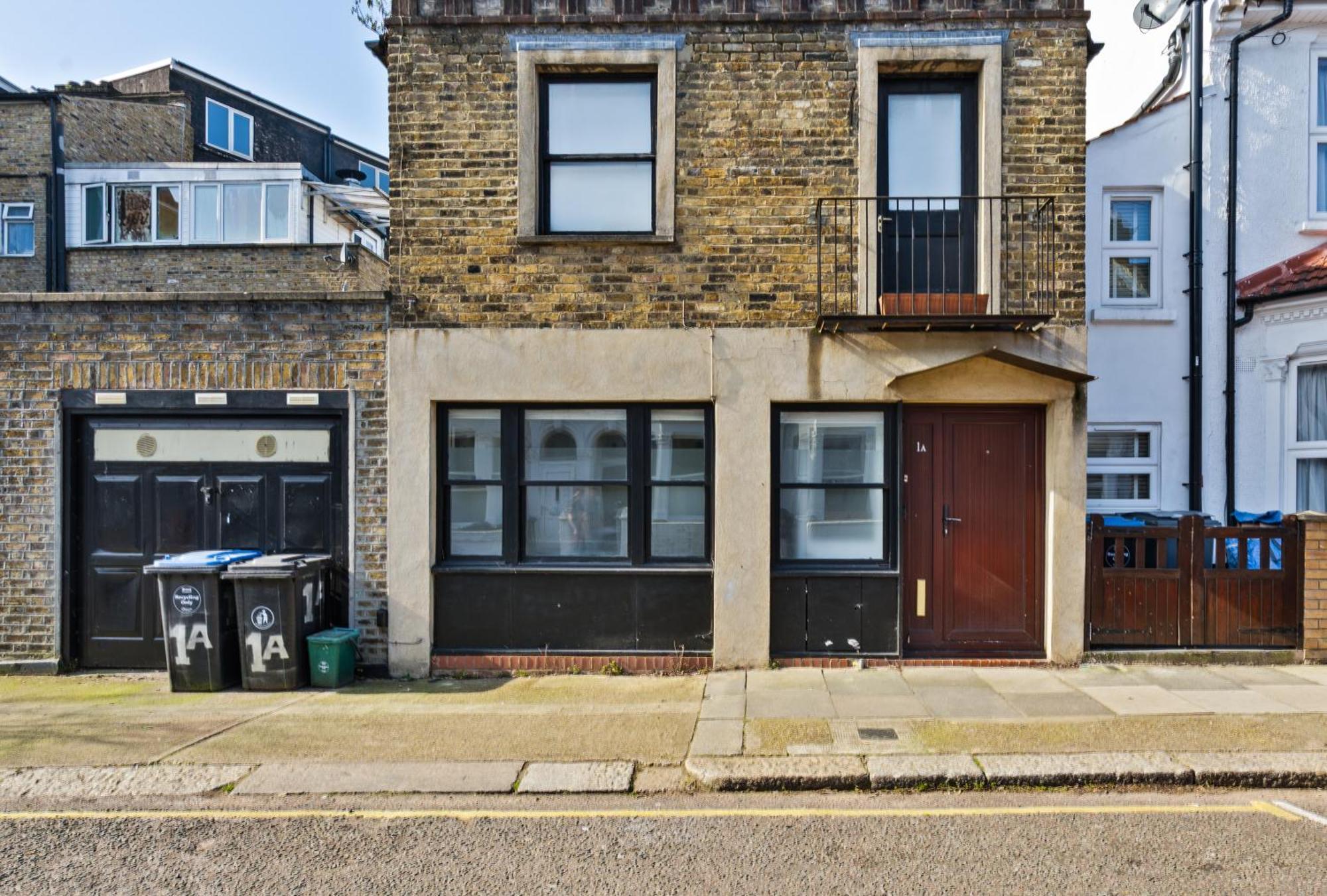 Pool Table Stylish 3 Bedroom House Long Term *