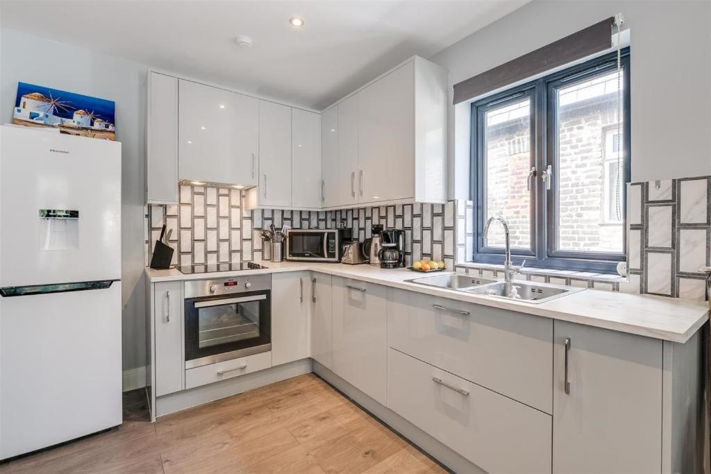Luxurious Spacious 2br 2ba Apartment London
