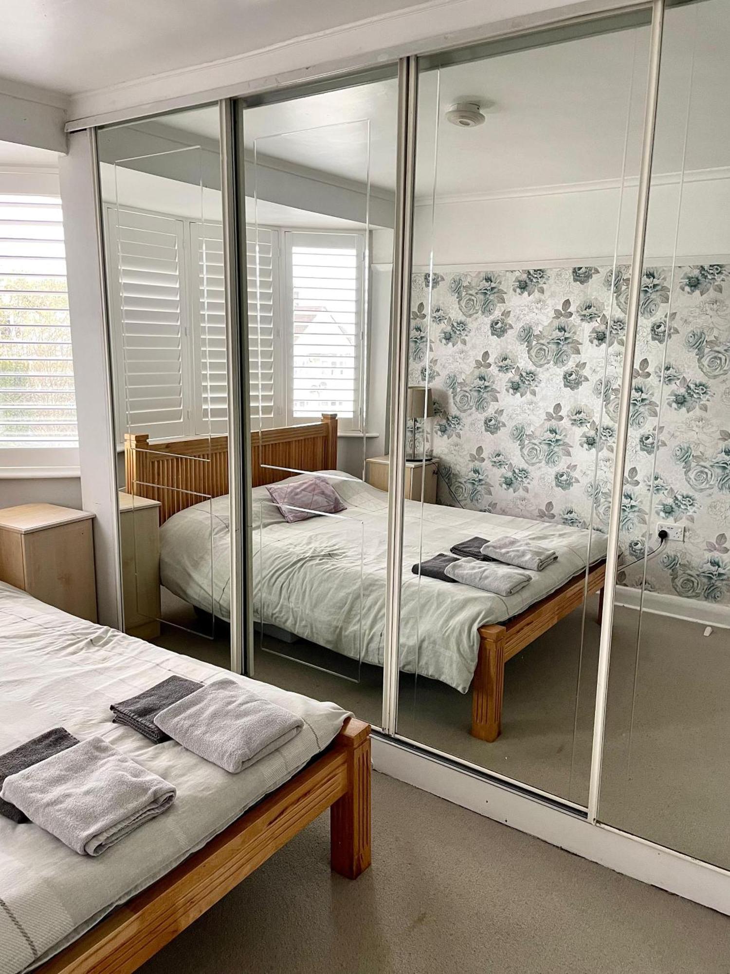 Eejs Charming 3 Bed - With Large Garden Hostal