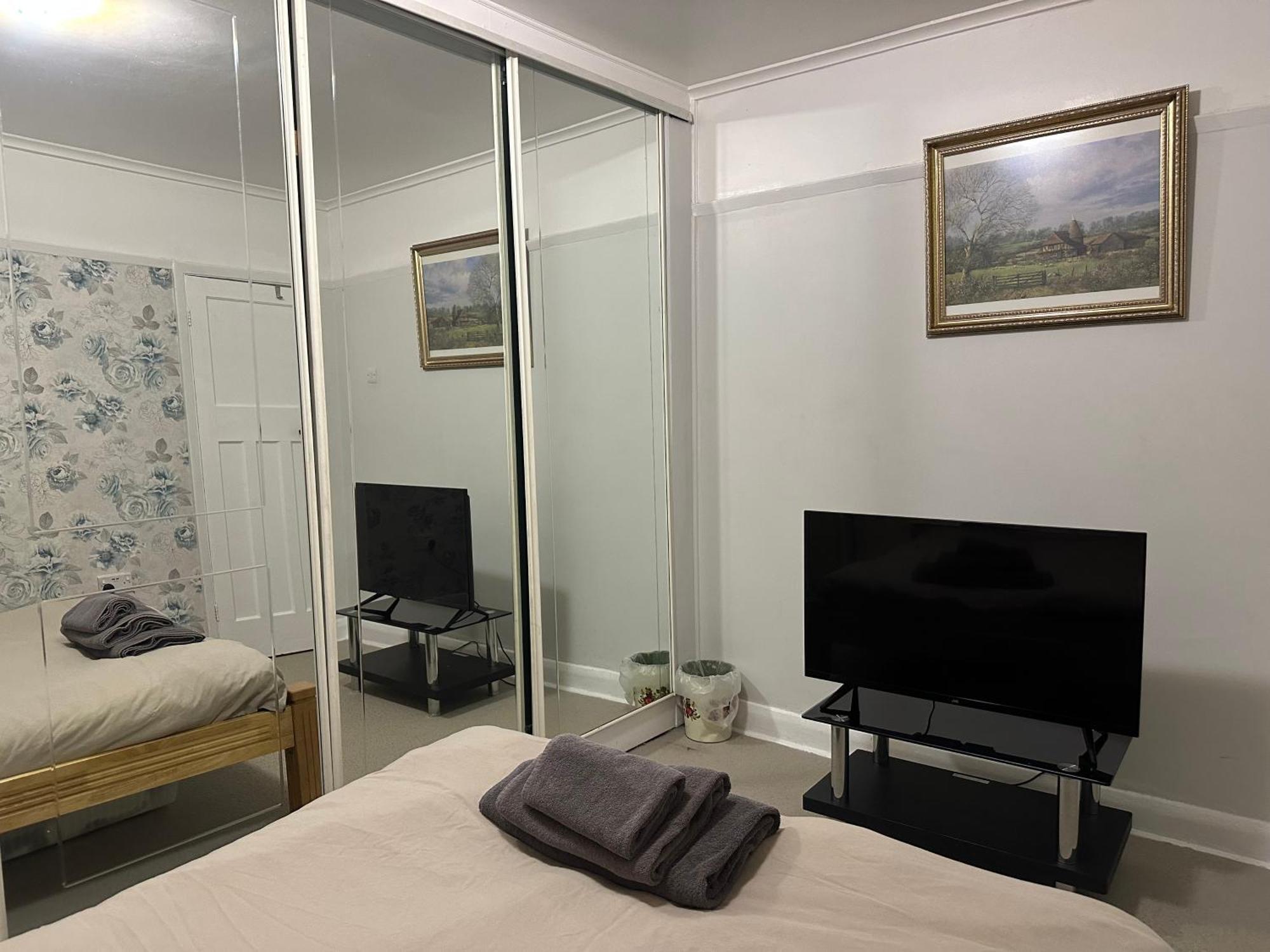 Eejs Charming 3 Bed - With Large Garden Hostal *