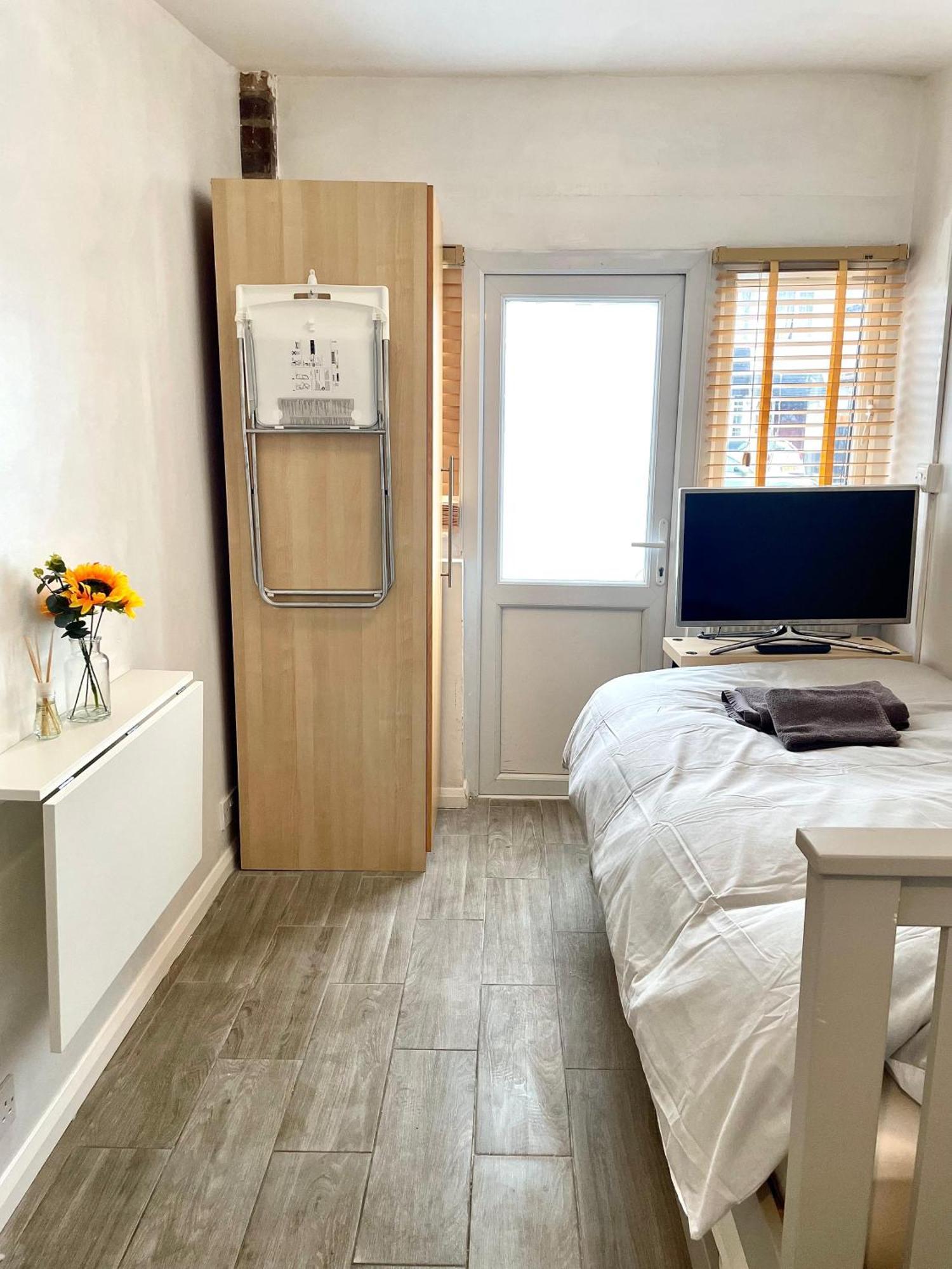 Hostal Eejs Charming 3 Bed - With Large Garden *