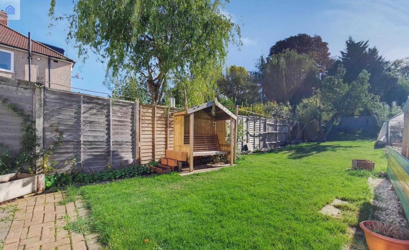 Eejs Charming 3 Bed - With Large Garden Hostal