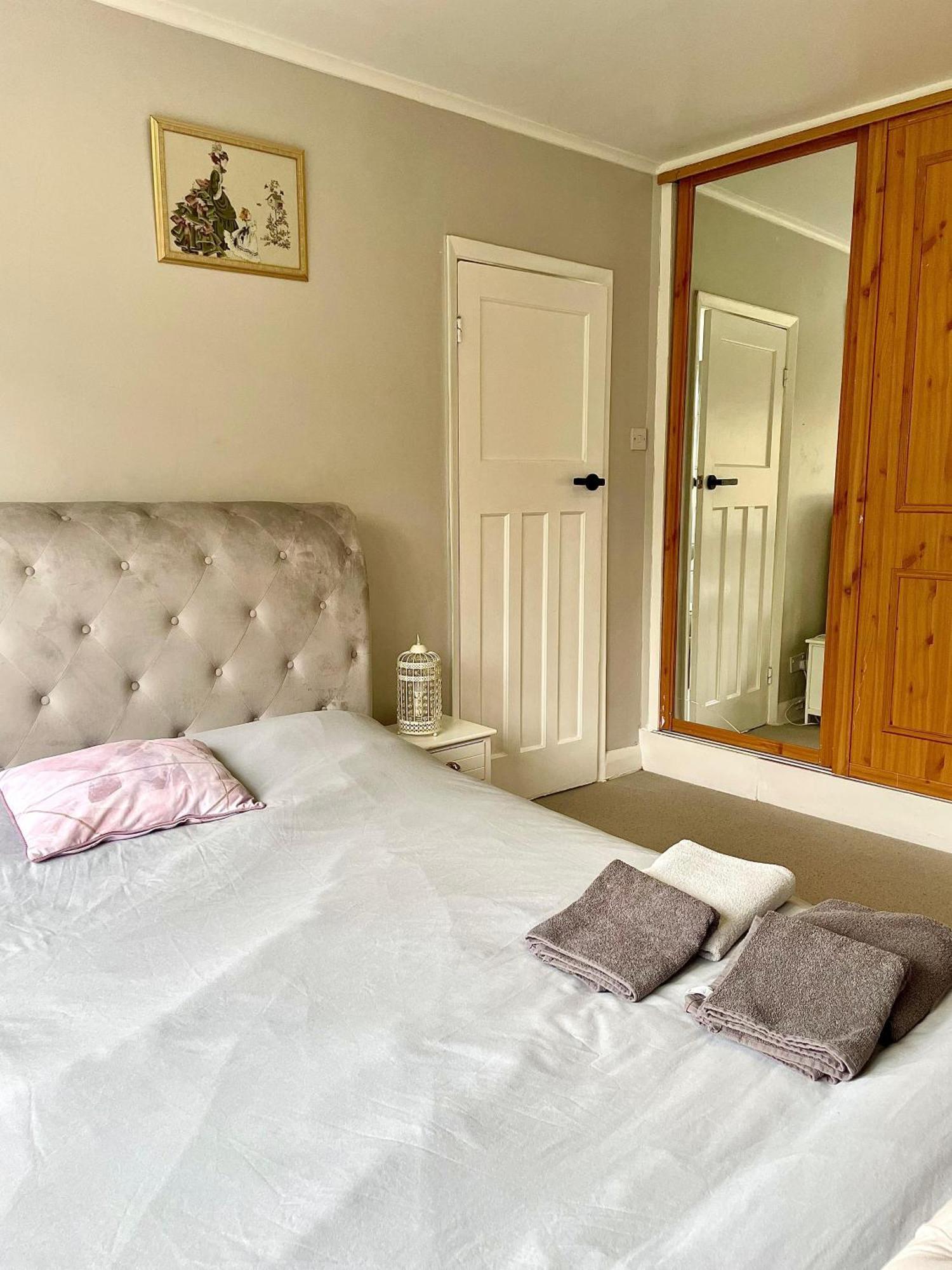 Hostal Eejs Charming 3 Bed - With Large Garden