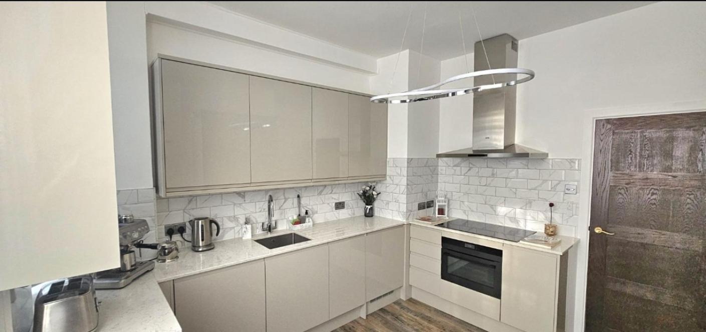Bridge Stunning 2 Bedroom Londen