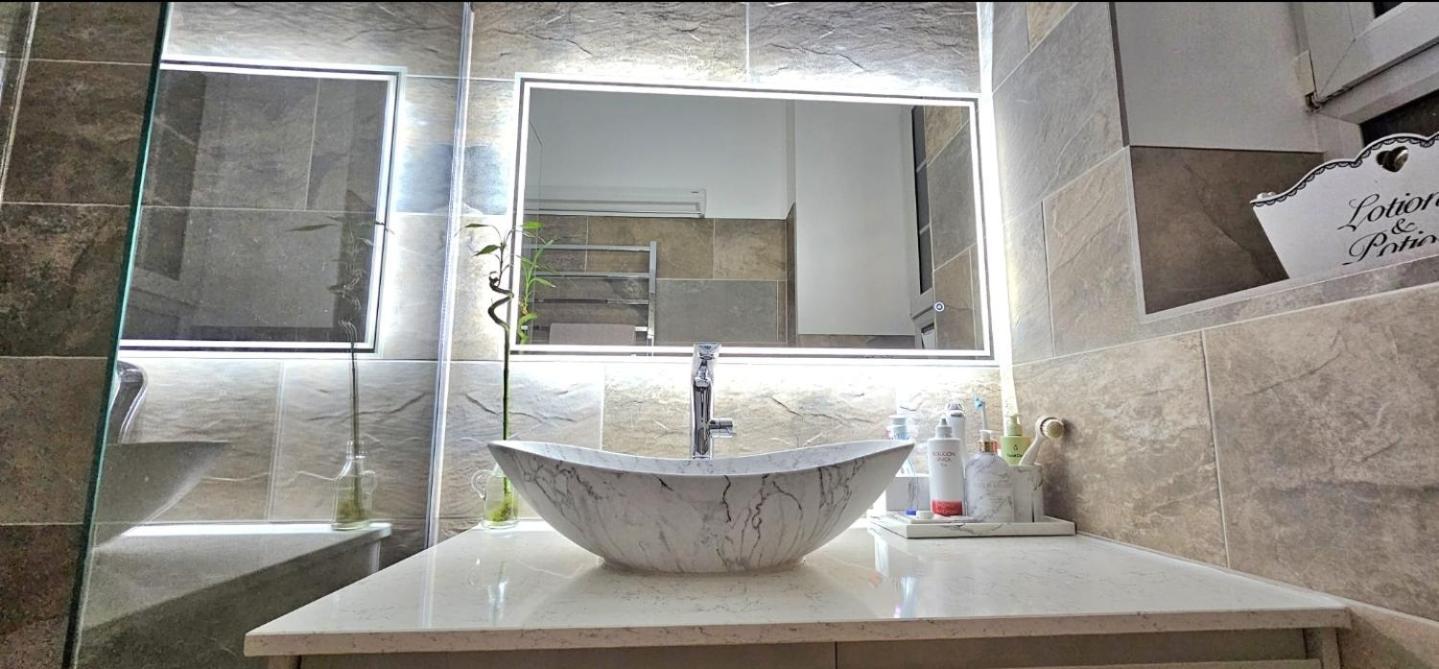 Bridge Stunning 2 Bedroom Londen