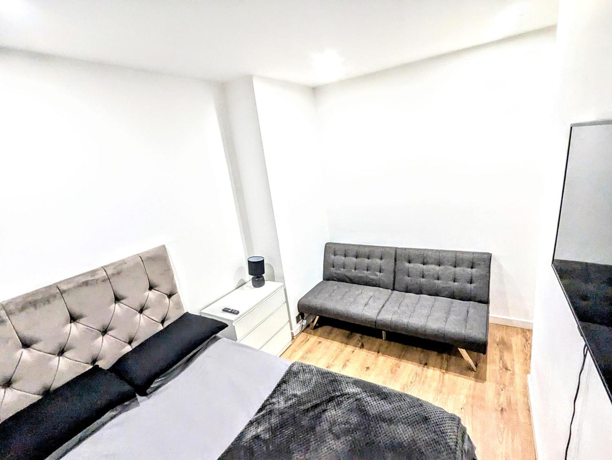 Appartement Bromley Serviced - Beckenham Place Park - - 2 Bed House - Free Parking - 2 Beds 1 Sofabed Londen