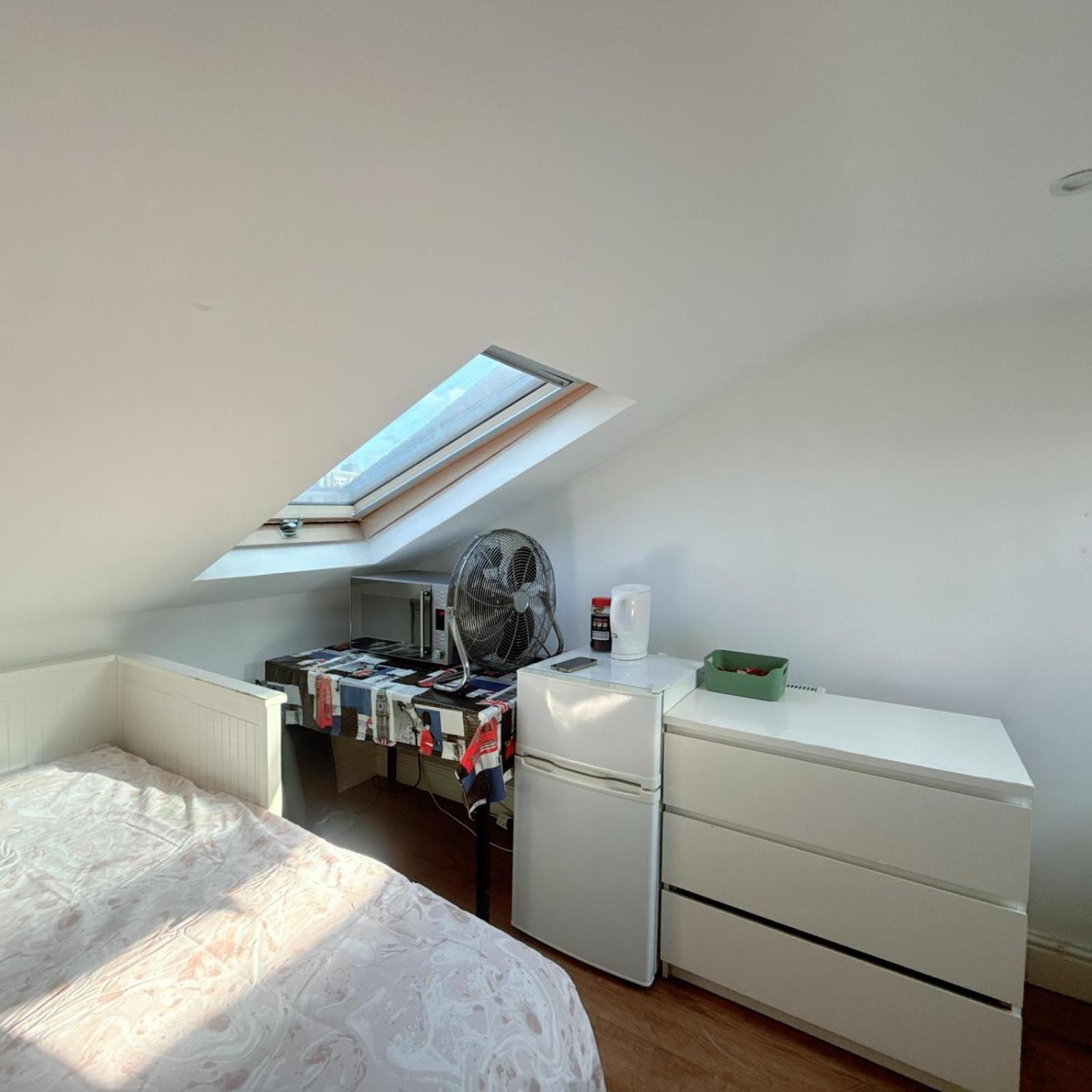 Twenty One Bed & Breakfast London