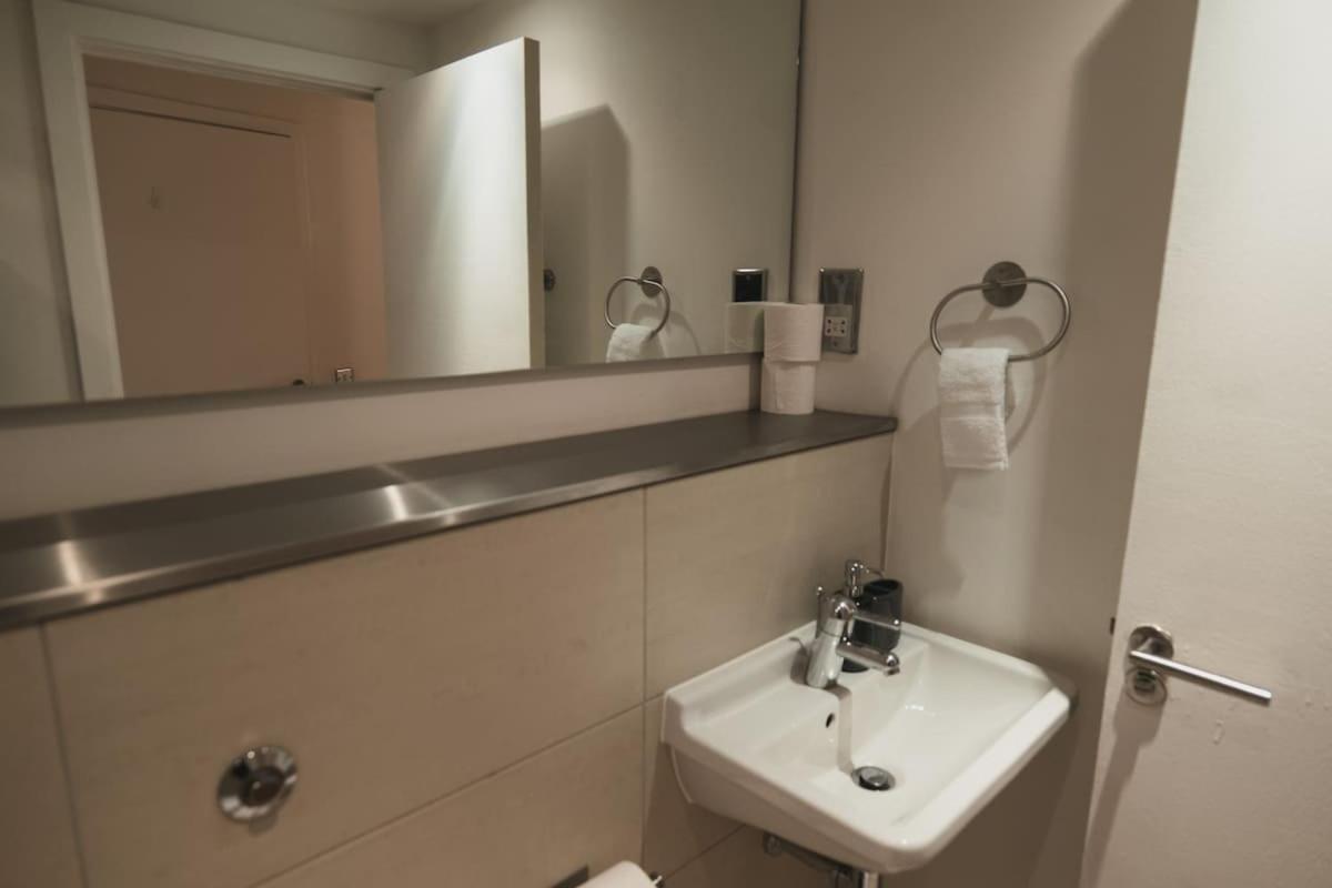 Luxury 2 Bedroom Penthouse With Thrilling Waterfront And Views, Canary Wharf Apartamento Londres