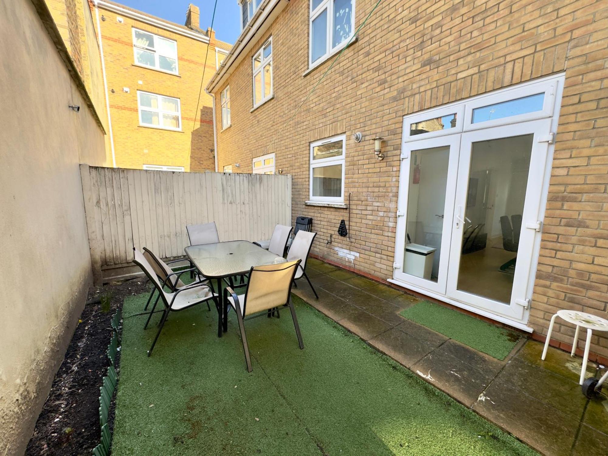 Сasa de vacaciones 3 Bedrooms Spacious House, Separate Reception, 2 Full Bathrooms, Parking, Garden Londres