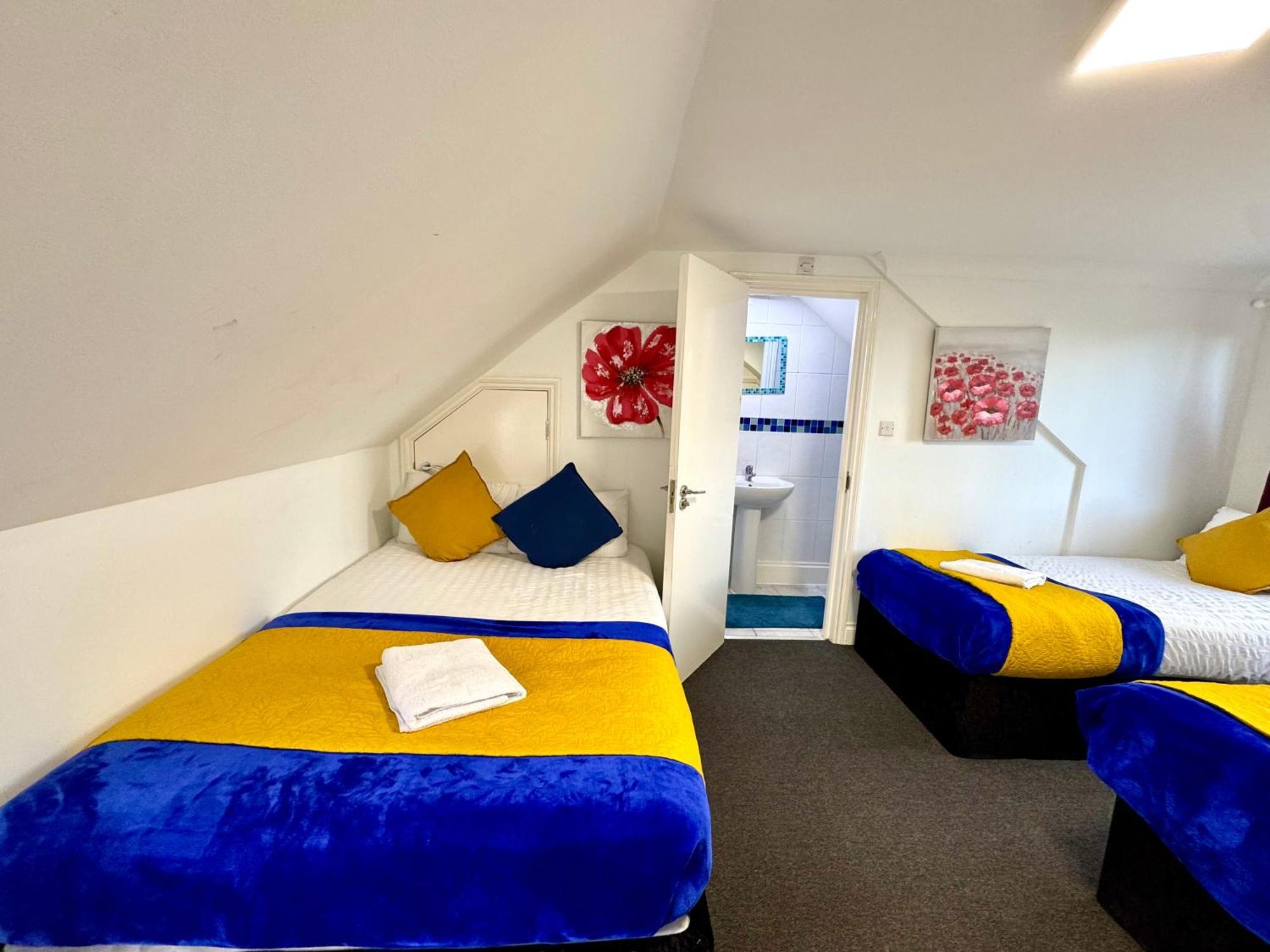 3 Bedrooms Spacious House, Separate Reception, 2 Full Bathrooms, Parking, Garden * Londres