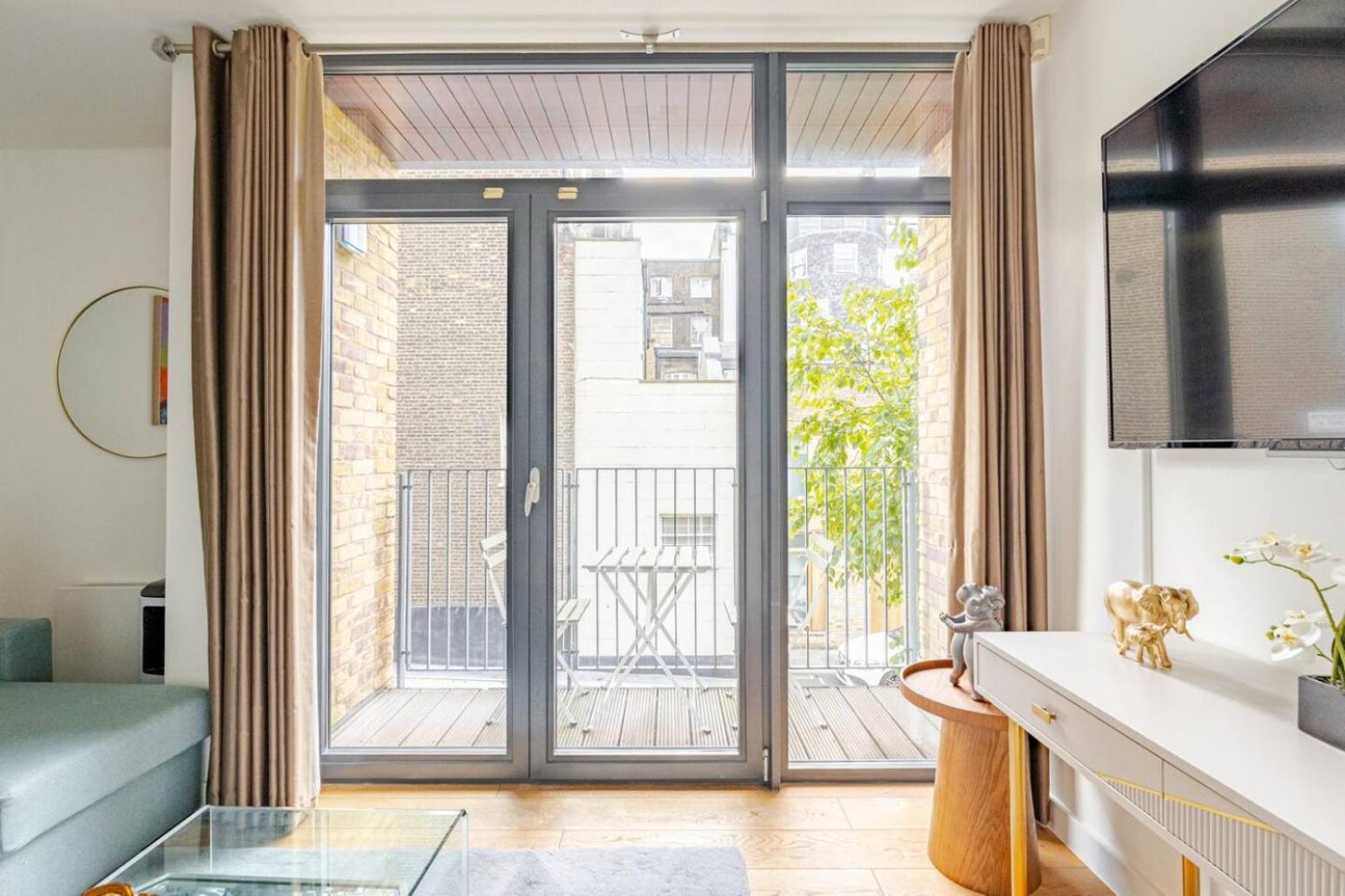Serene Private Townhouse With Ac & Balcony For 6 Appartement