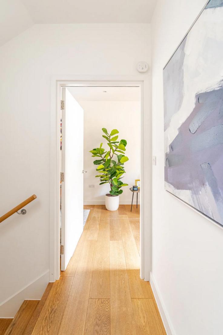 Serene Private Townhouse With Ac & Balcony For 6 Londen