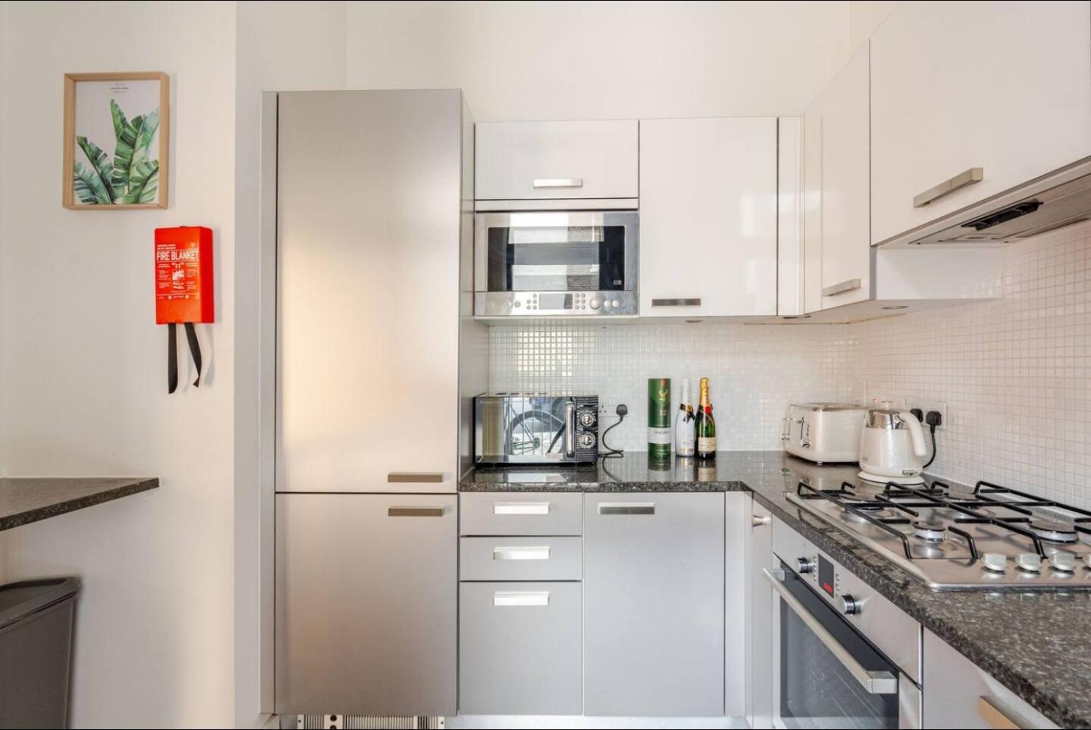 Serene Private Townhouse With Ac & Balcony For 6 Appartement *