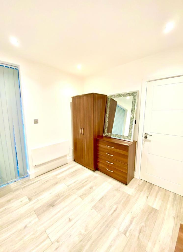 One Bedroom On Ground Floor In With Car Park Apartamento Londres