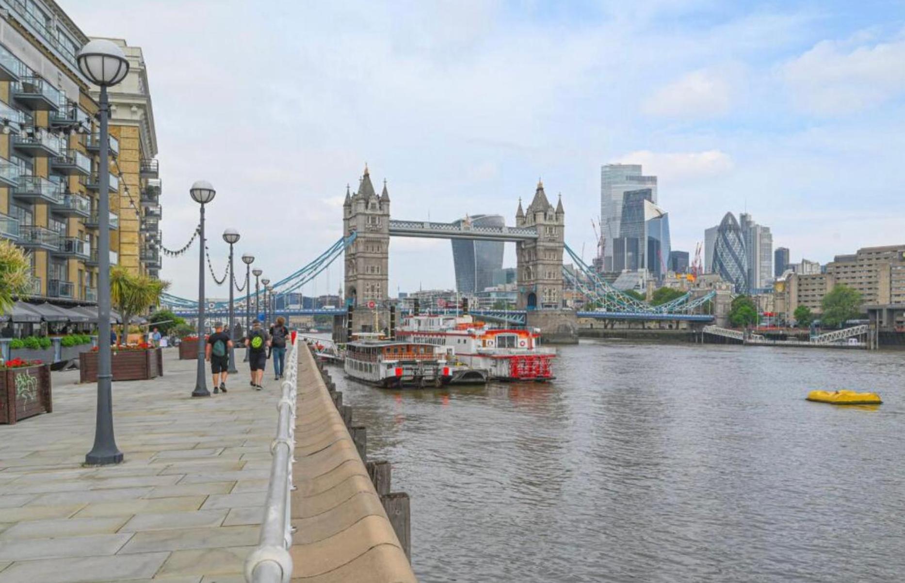 Tower Bridge Shad Thames Chiq Gated Parking *