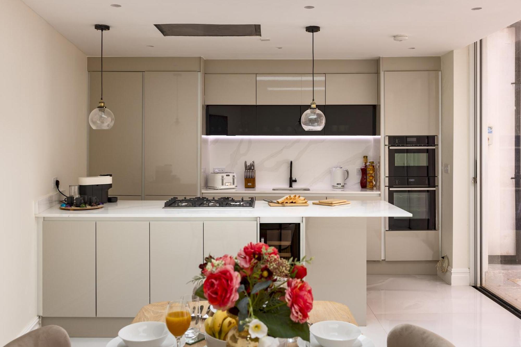 3-bdr Stunning Lux Parking Сasa de vacaciones Londres