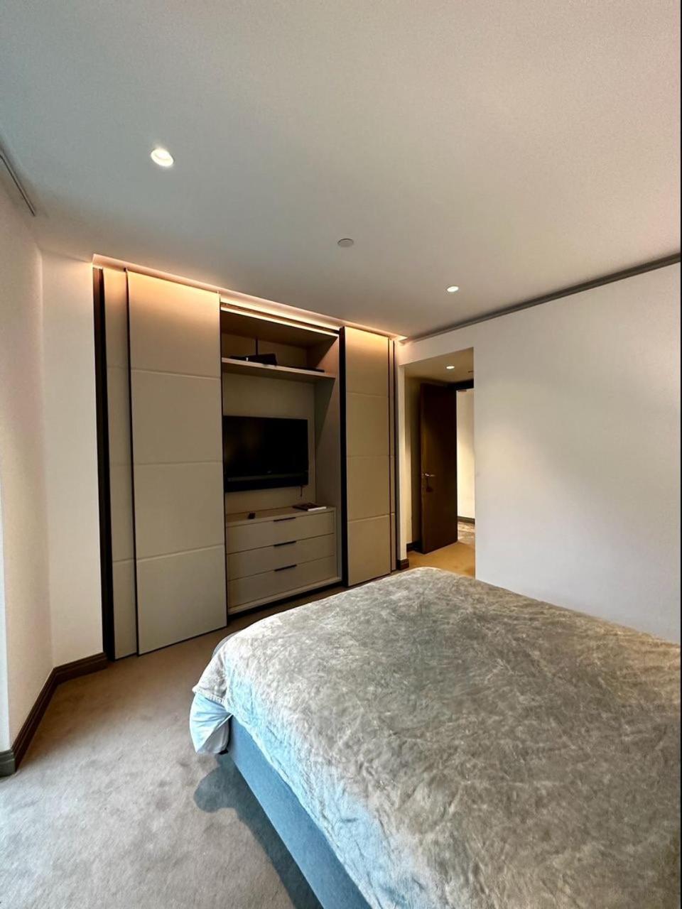 Apartment Iconic Luxury 2 Bed 2 Bath *